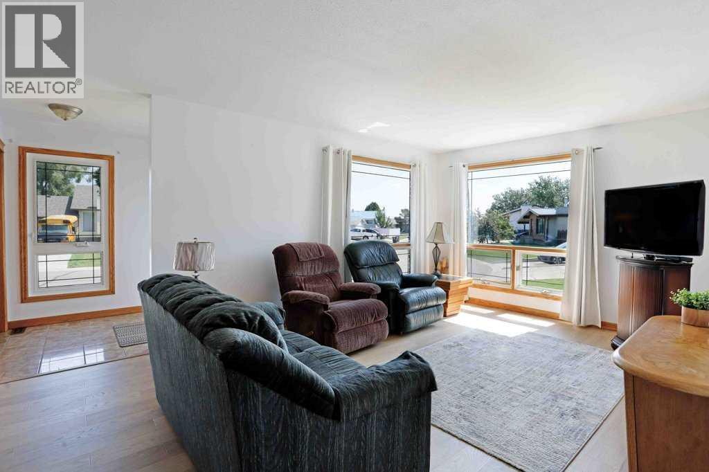 Property at 11 Lakeview Crescent E image 4