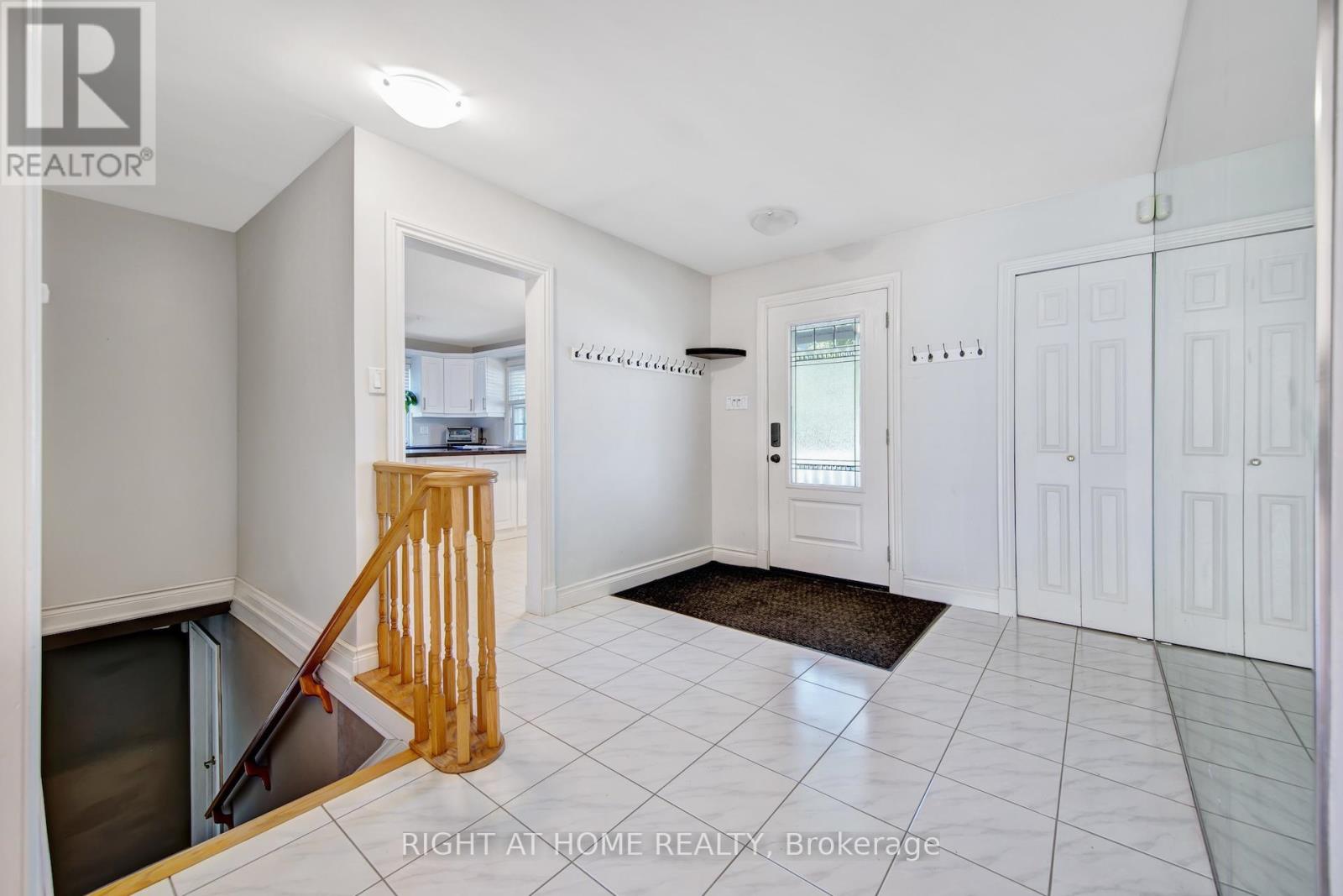 1905 Lockhart Road, Innisfil, Ontario  L9S 3G1 - Photo 2 - N12410999