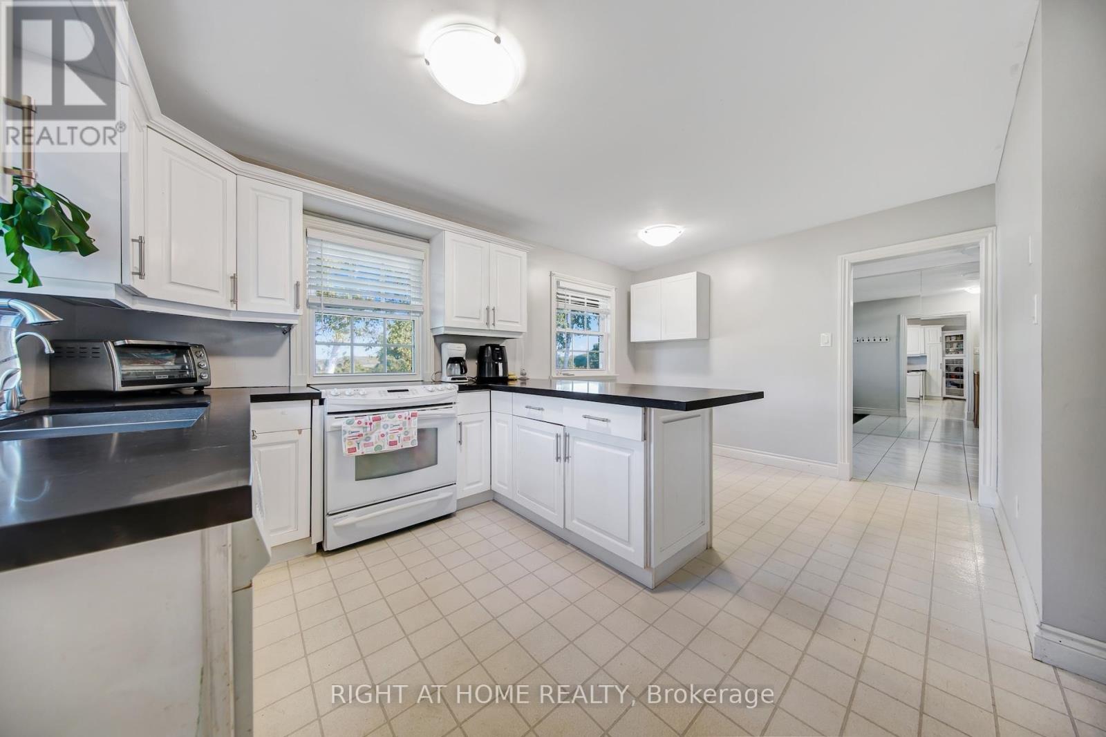 1905 Lockhart Road, Innisfil, Ontario  L9S 3G1 - Photo 5 - N12410999