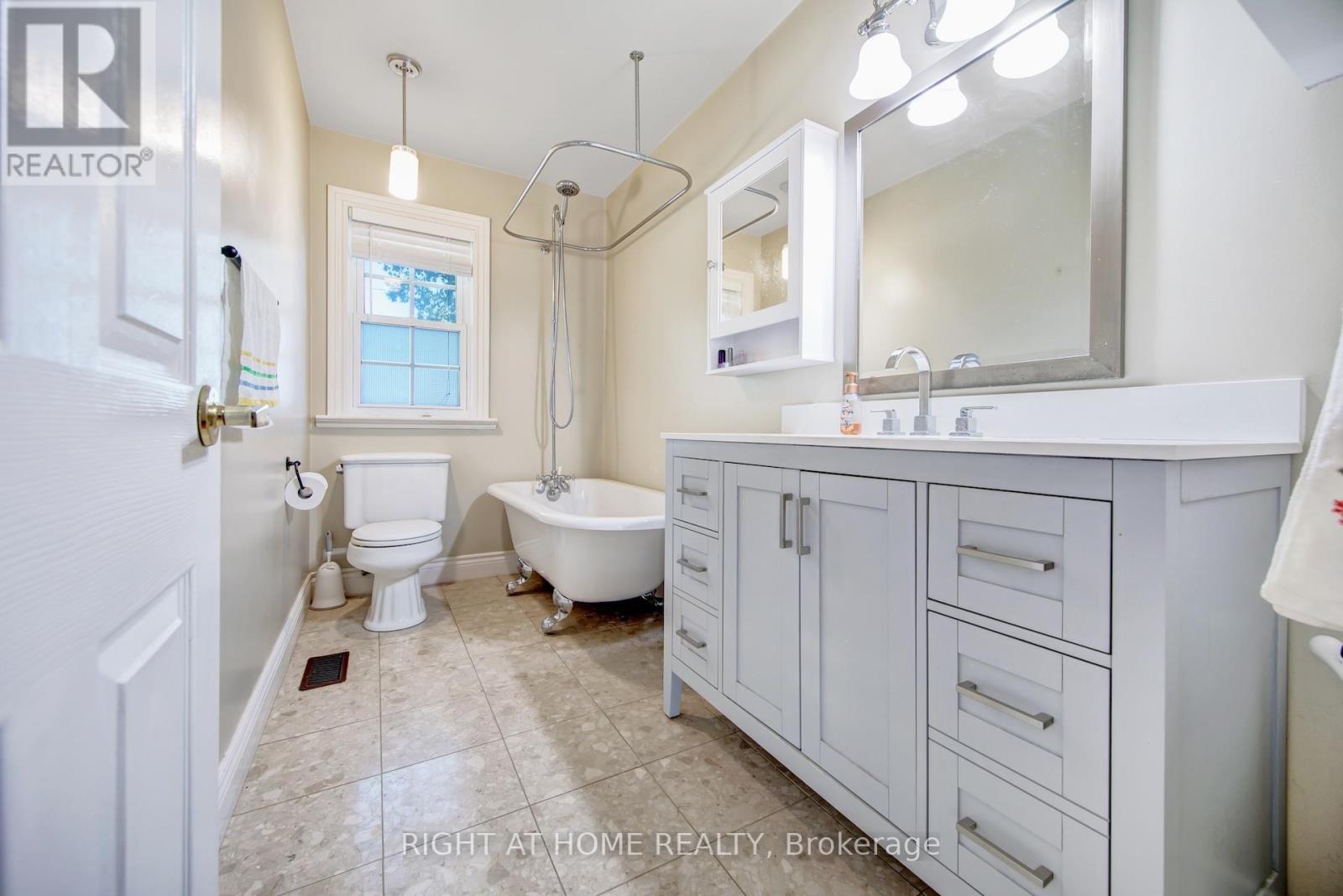 1905 Lockhart Road, Innisfil, Ontario  L9S 3G1 - Photo 6 - N12410999