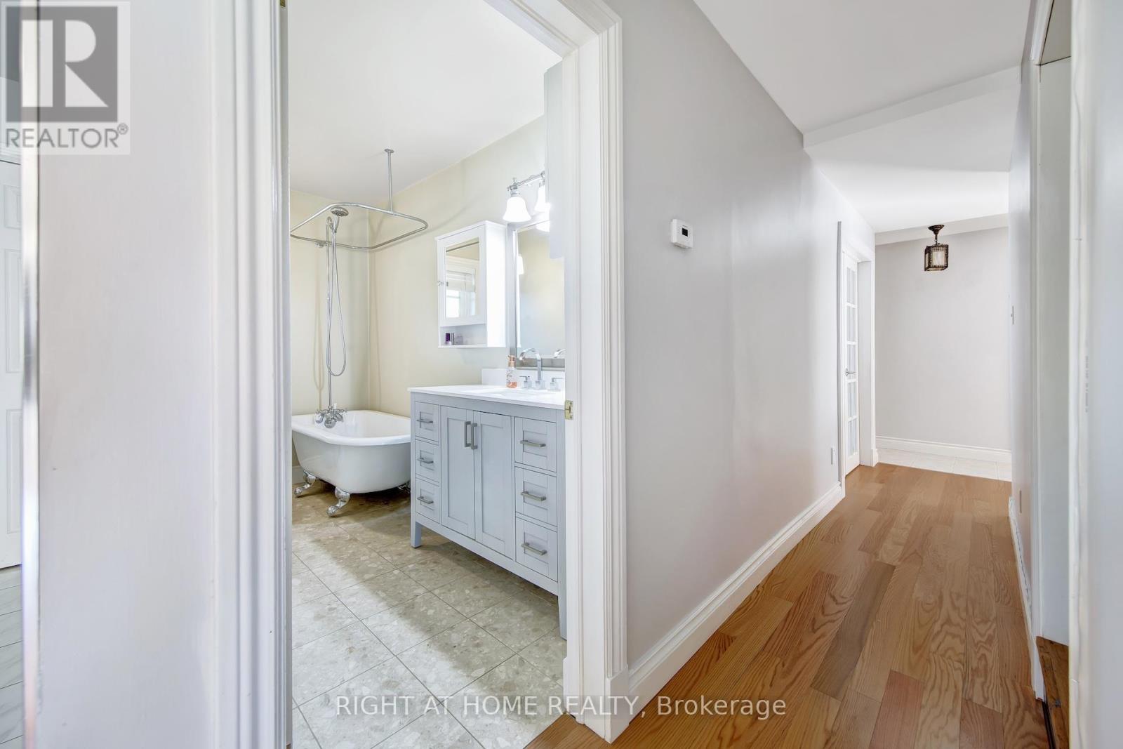 1905 Lockhart Road, Innisfil, Ontario  L9S 3G1 - Photo 7 - N12410999