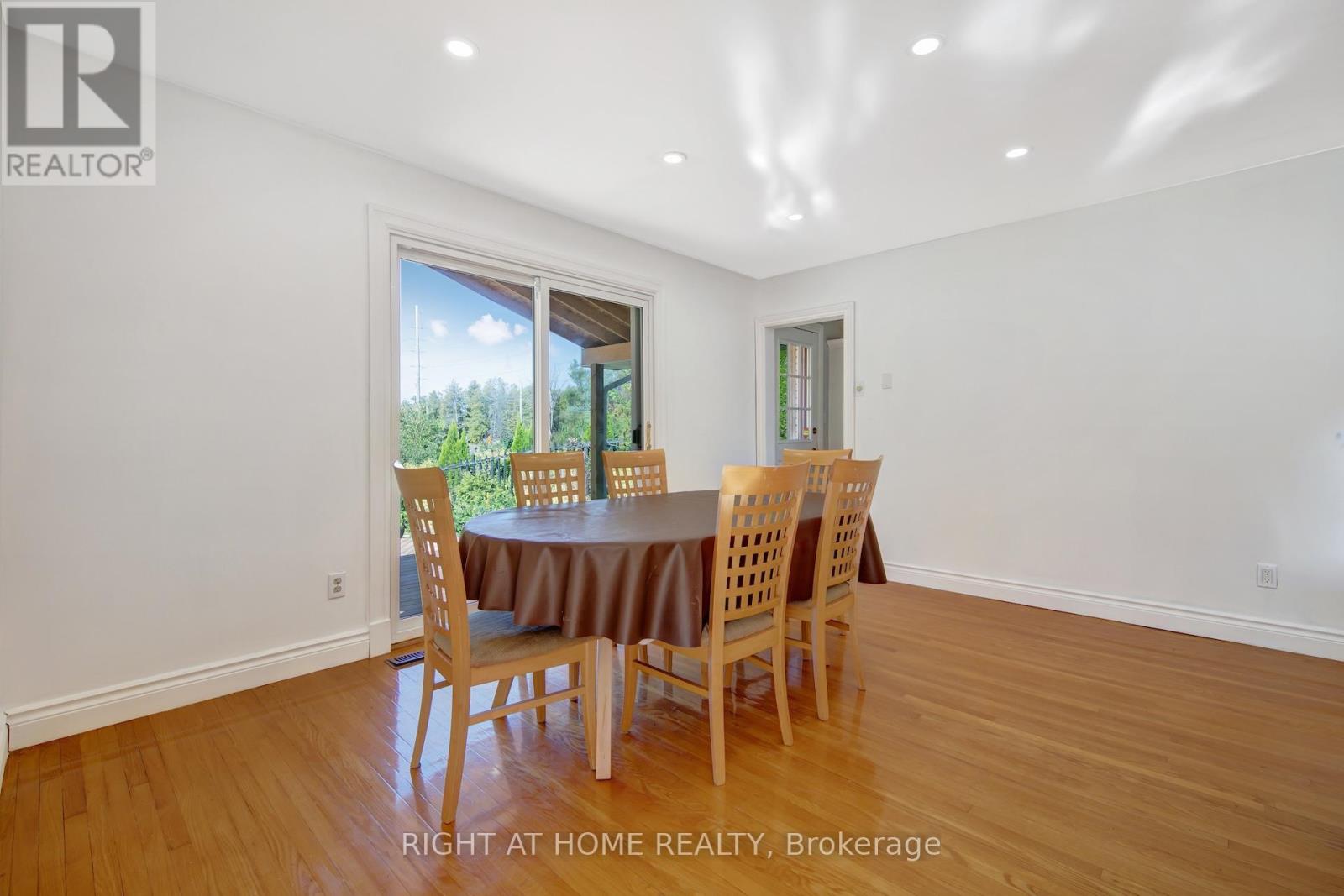1905 Lockhart Road, Innisfil, Ontario  L9S 3G1 - Photo 8 - N12410999