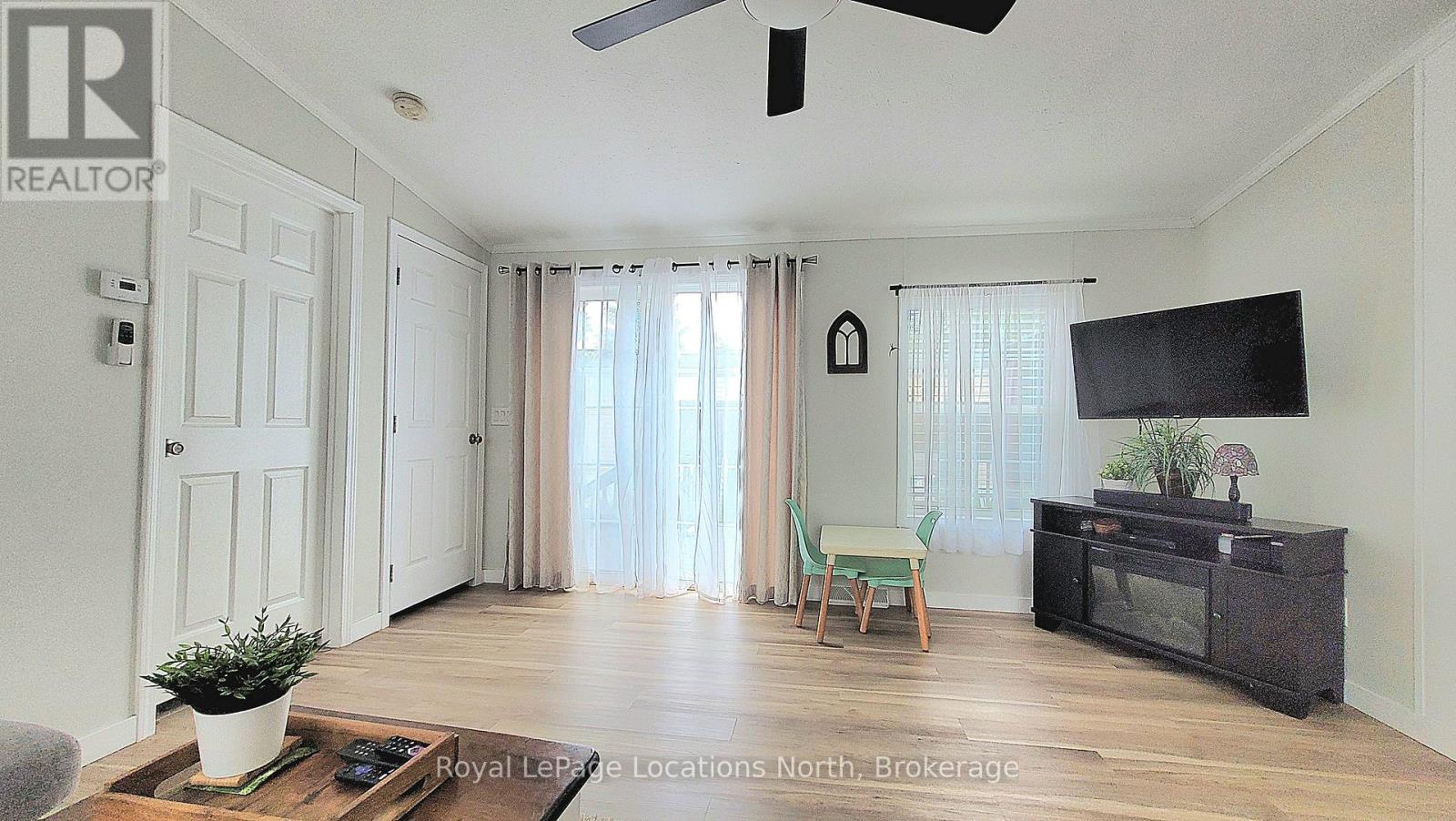 91 Georgian Glen Drive, Wasaga Beach, Ontario  L9Z 1K8 - Photo 11 - S12340328
