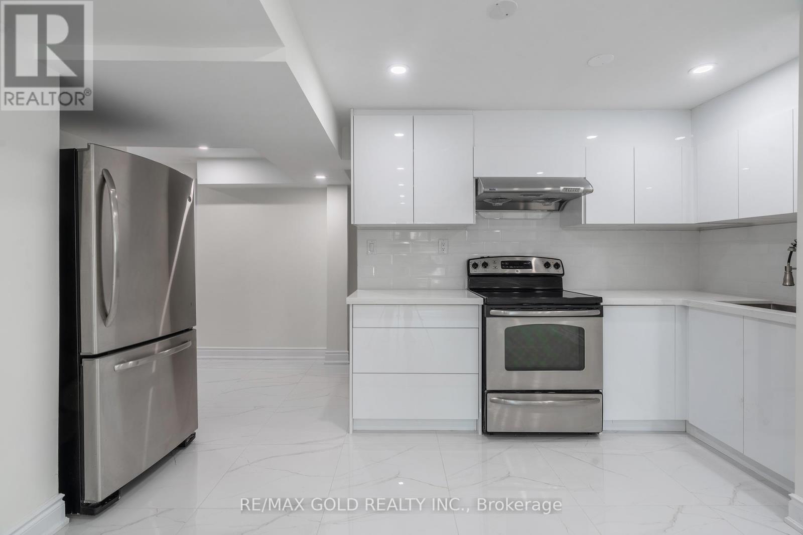 384 Westwood Drive, Kitchener, Ontario  N2M 2L6 - Photo 36 - X12402632