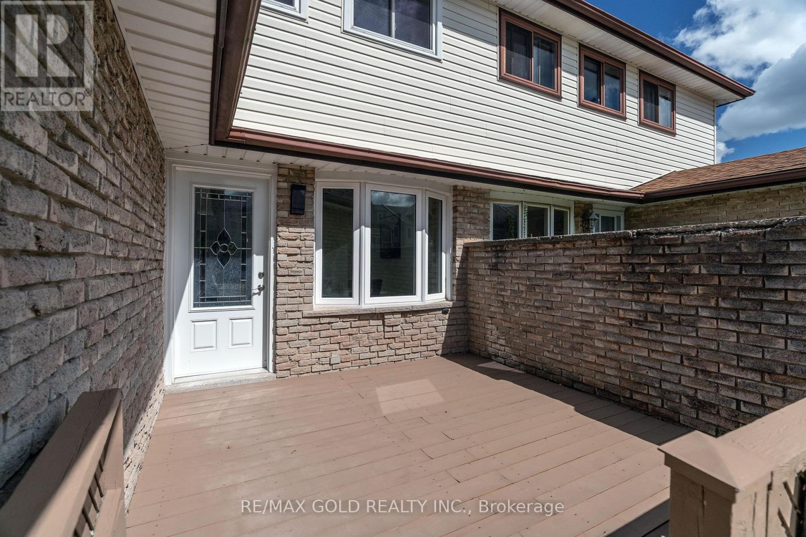384 Westwood Drive, Kitchener, Ontario  N2M 2L6 - Photo 3 - X12402632