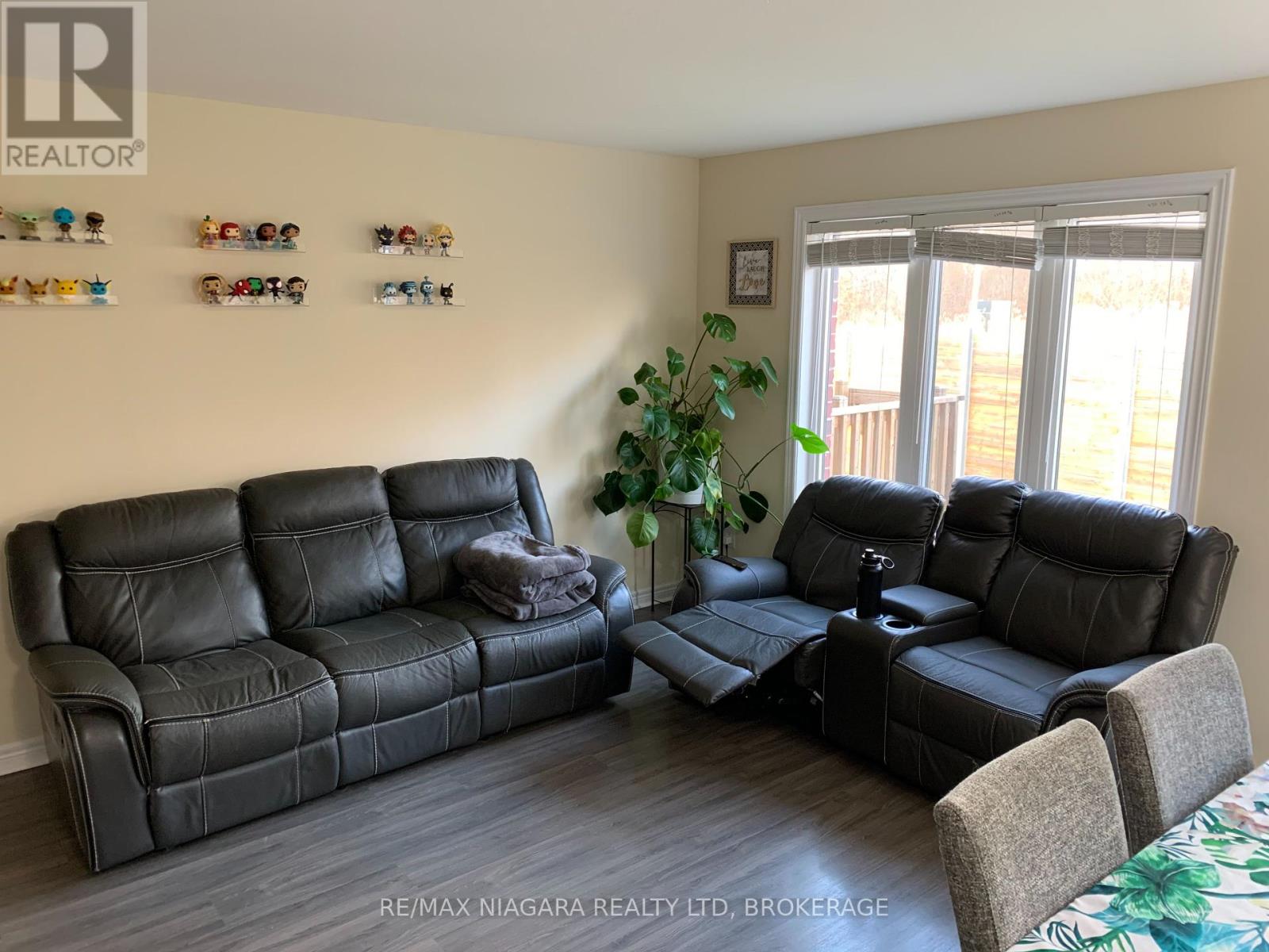 12 Haney Drive, Thorold, Ontario  L2V 0G4 - Photo 6 - X12411028
