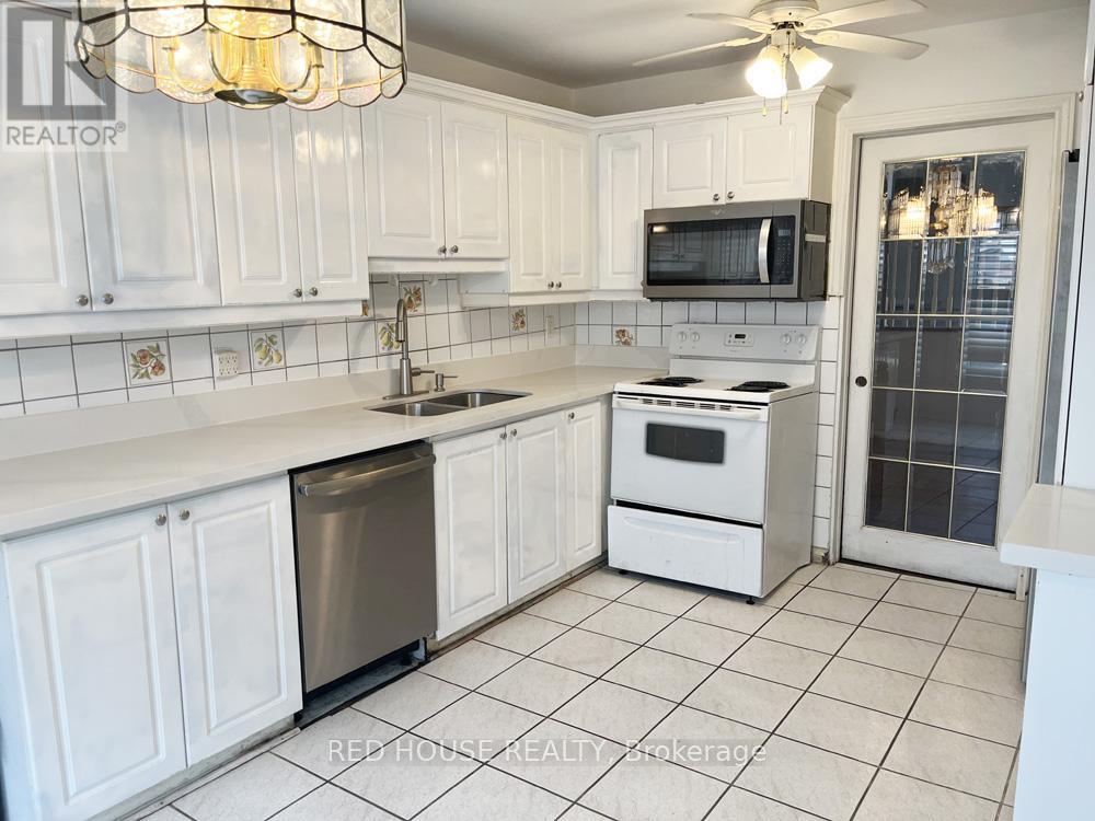 28 Kay Drive, Toronto, Ontario  M9V 4V6 - Photo 5 - W12411014