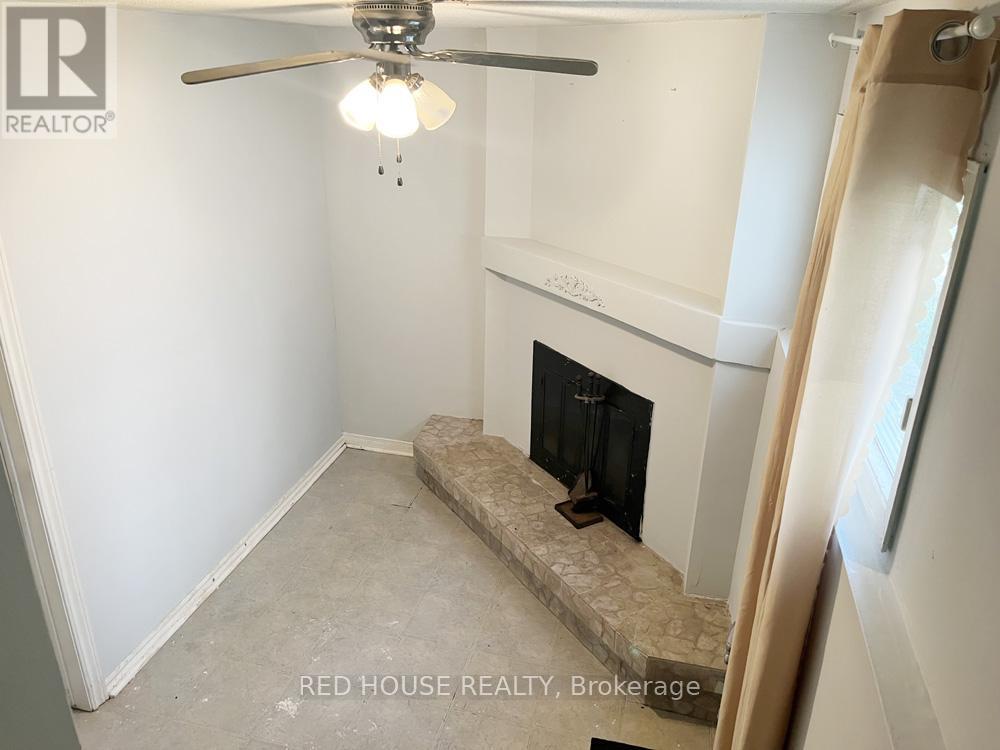 28 Kay Drive, Toronto, Ontario  M9V 4V6 - Photo 7 - W12411014