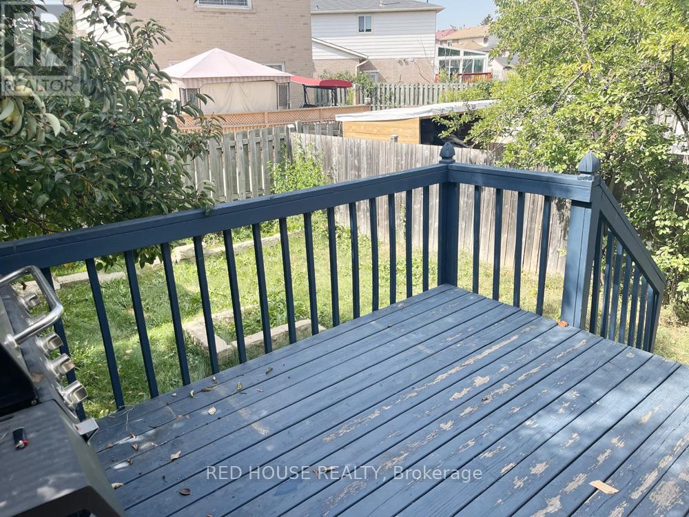 28 Kay Drive, Toronto, Ontario  M9V 4V6 - Photo 8 - W12411014