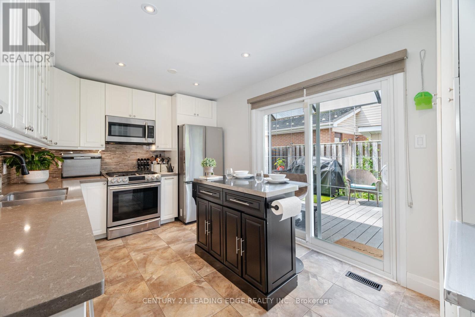 6303 Neuchatel Road, Mississauga, Ontario  L5N 2J7 - Photo 14 - W12411033