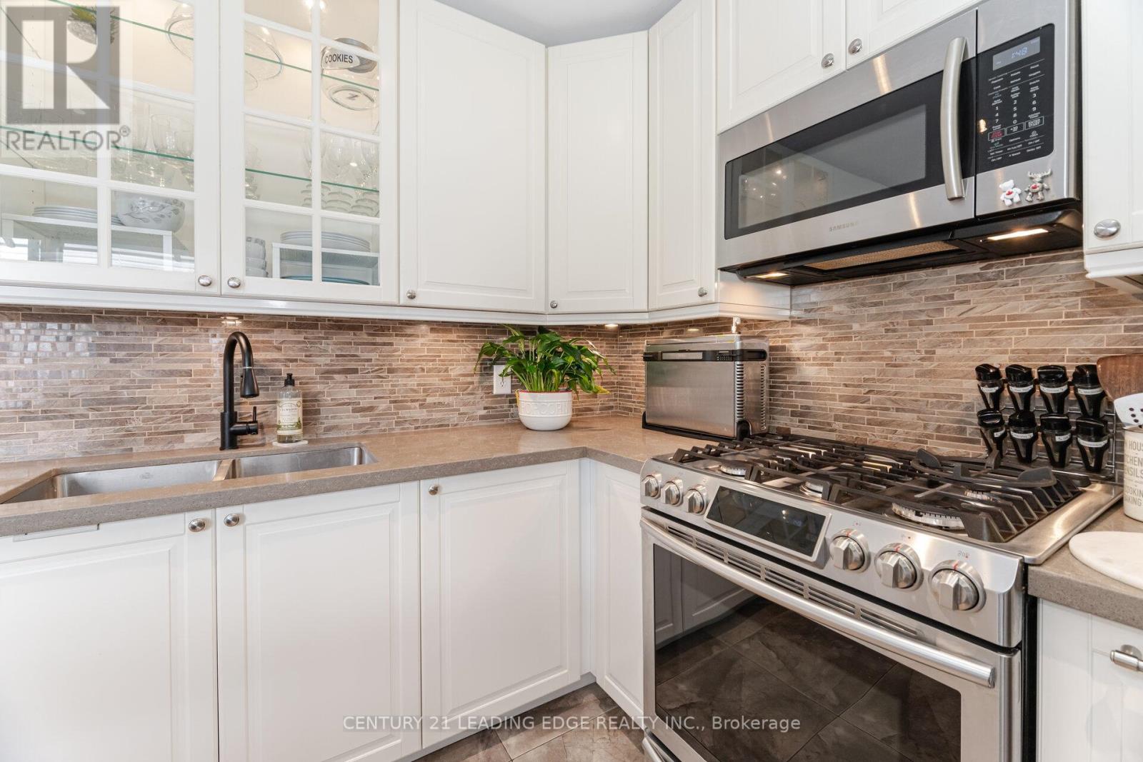6303 Neuchatel Road, Mississauga, Ontario  L5N 2J7 - Photo 16 - W12411033