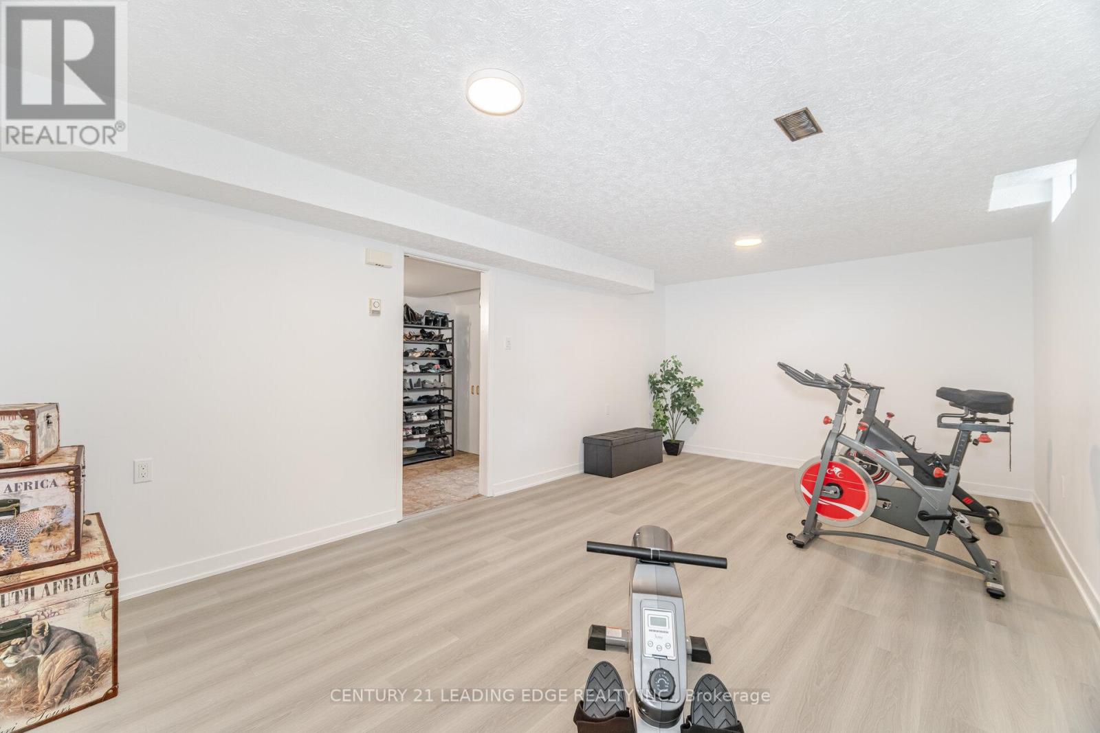 6303 Neuchatel Road, Mississauga, Ontario  L5N 2J7 - Photo 31 - W12411033