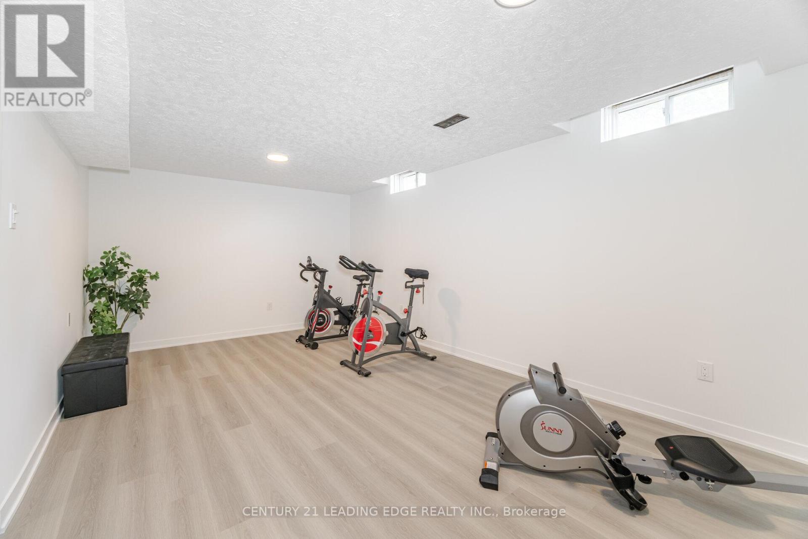 6303 Neuchatel Road, Mississauga, Ontario  L5N 2J7 - Photo 32 - W12411033