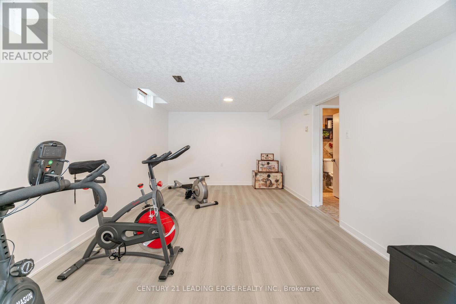 6303 Neuchatel Road, Mississauga, Ontario  L5N 2J7 - Photo 33 - W12411033