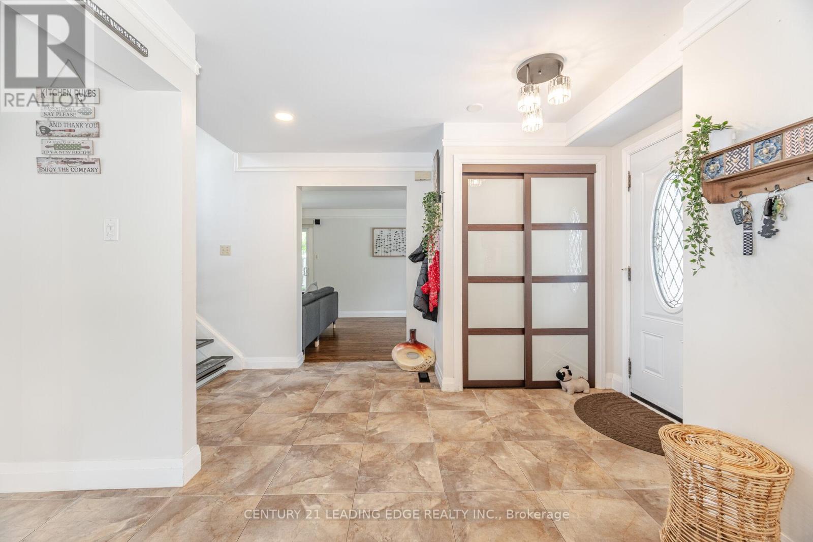 6303 Neuchatel Road, Mississauga, Ontario  L5N 2J7 - Photo 4 - W12411033