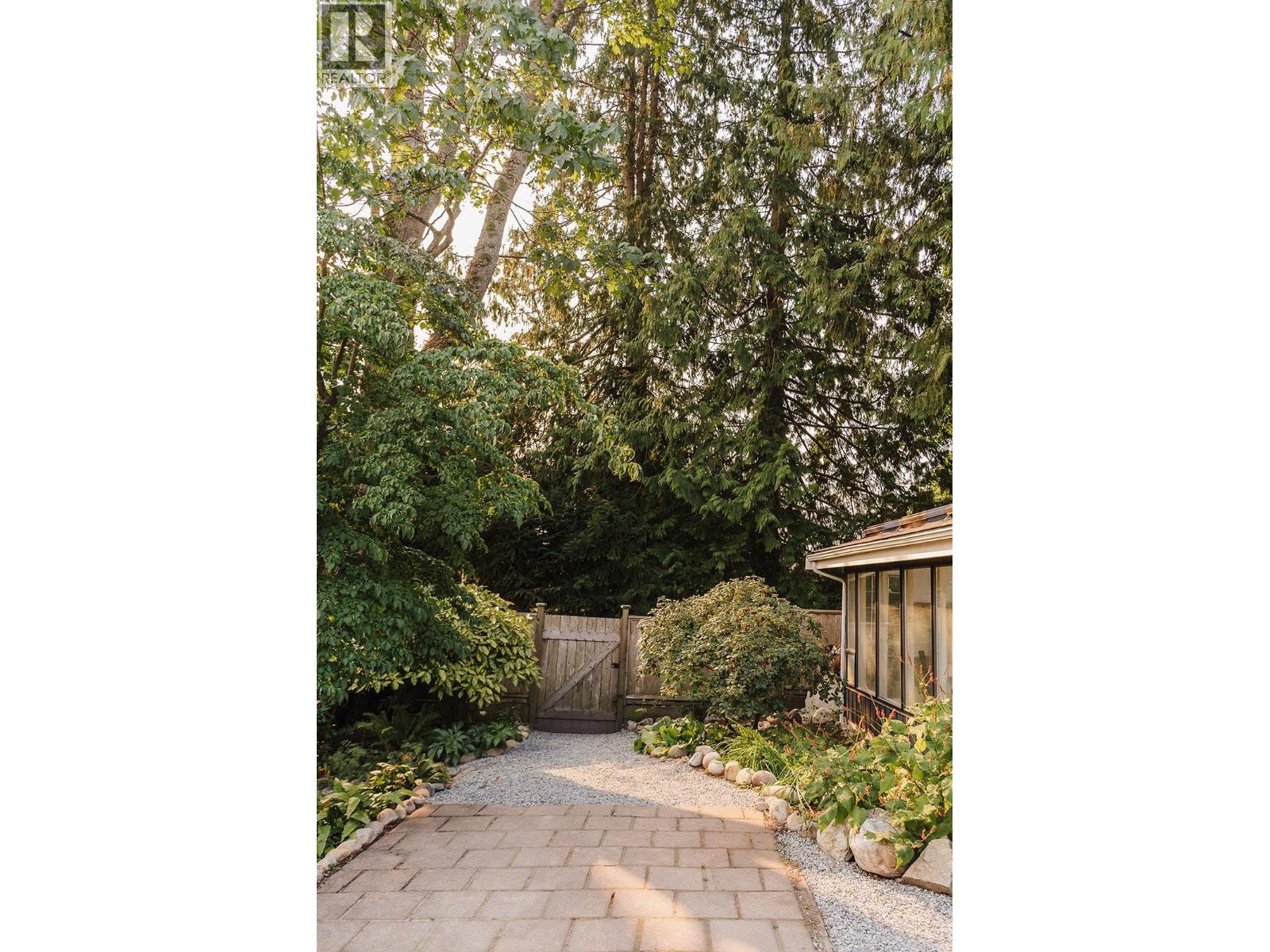 535 Gower Point Road, Gibsons, British Columbia  V0N 1V0 - Photo 37 - R3049005