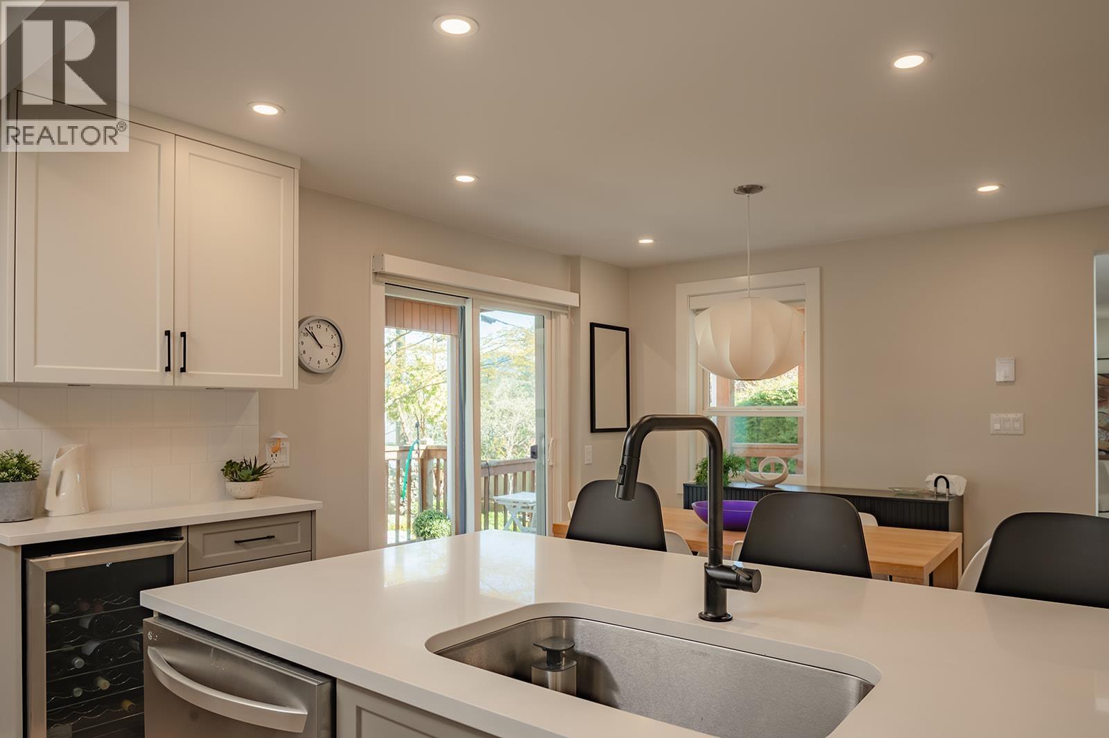 535 Gower Point Road, Gibsons, British Columbia  V0N 1V0 - Photo 12 - R3049005