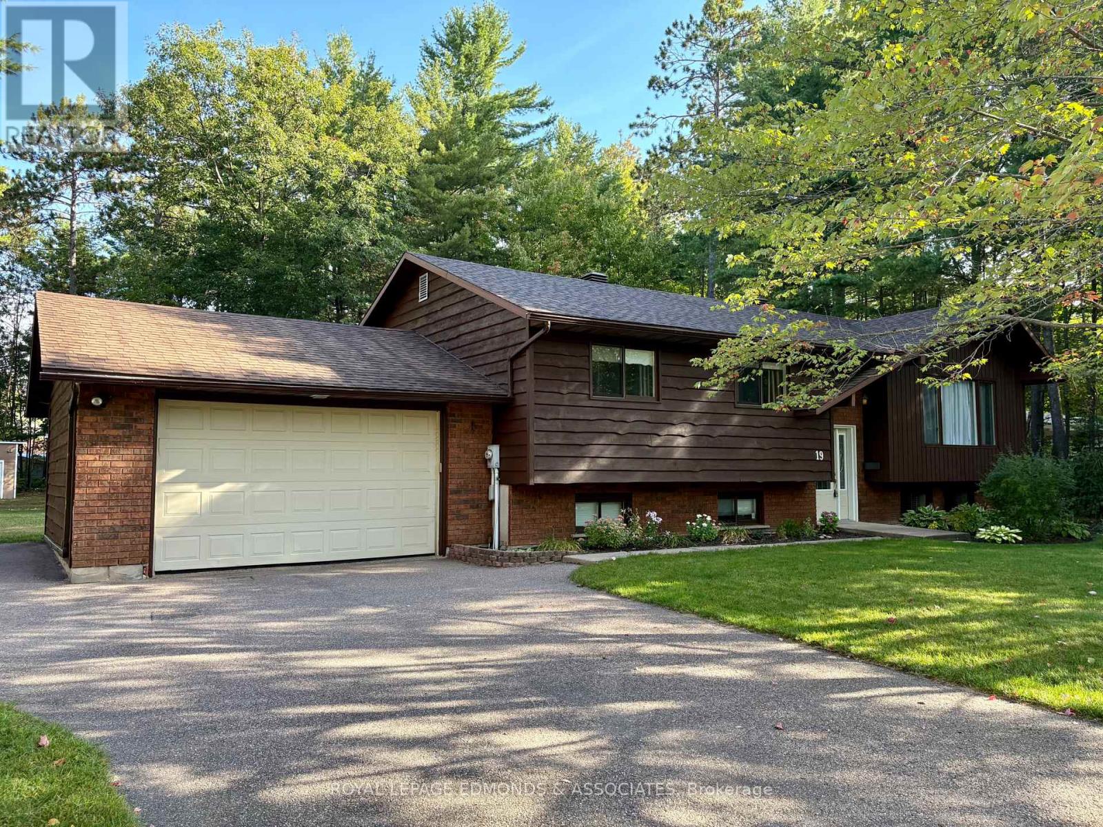 19 SELLEY STREET, Petawawa, Ontario