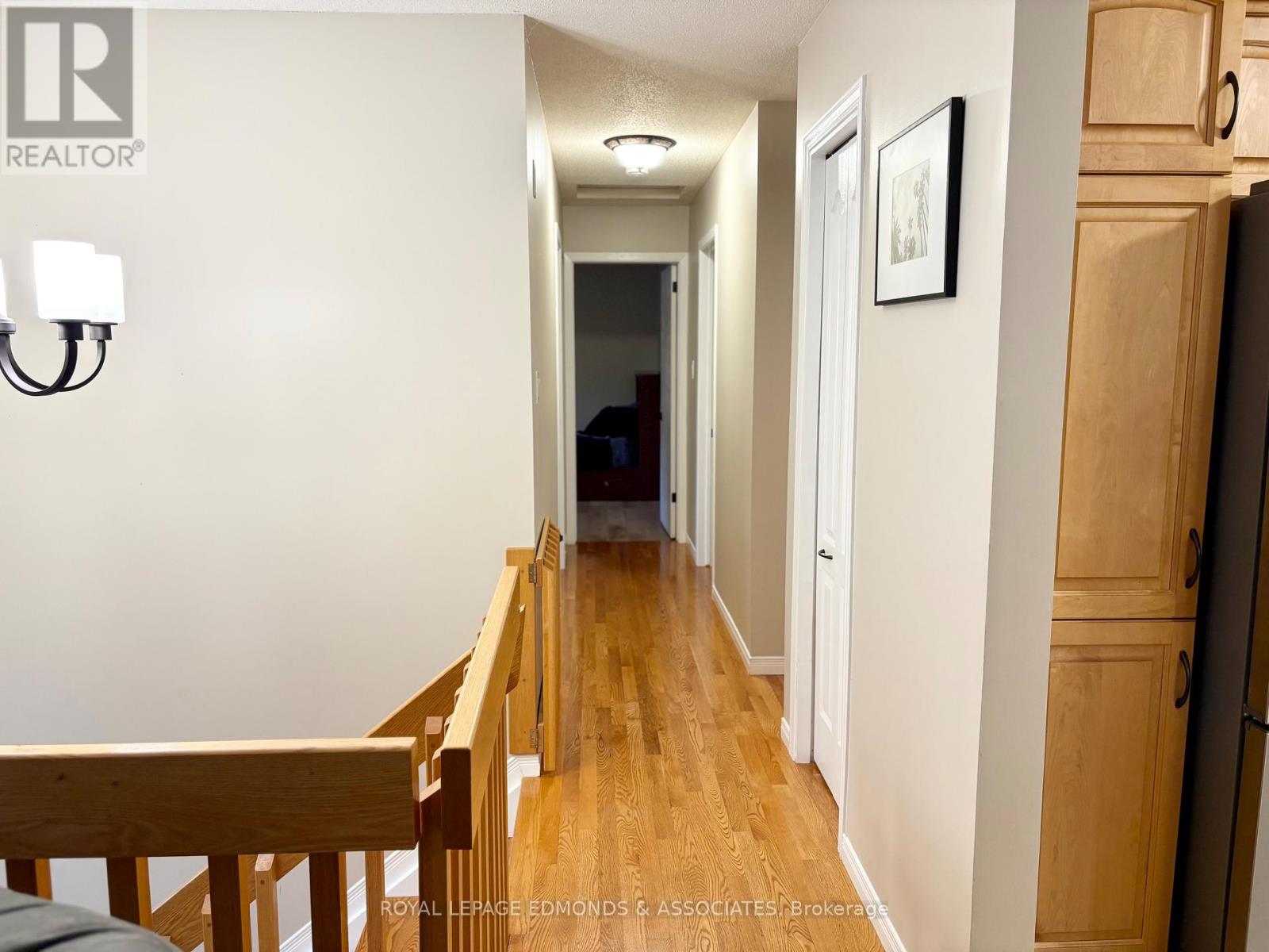 19 Selley Street, Petawawa, Ontario  K8H 3G9 - Photo 10 - X12355602