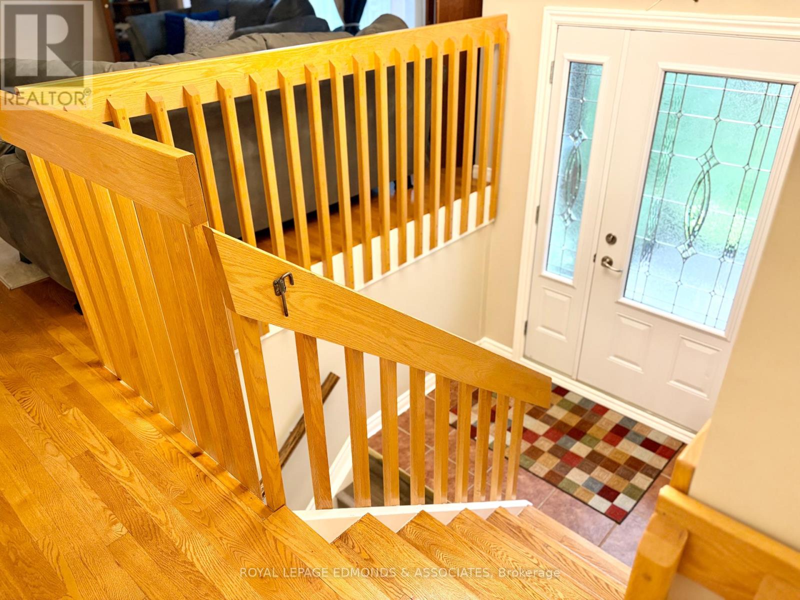 19 Selley Street, Petawawa, Ontario  K8H 3G9 - Photo 2 - X12355602