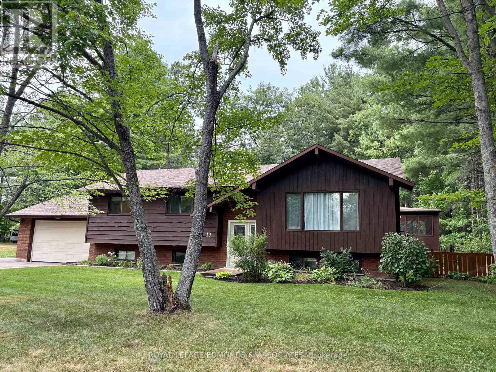 19 Selley Street, Petawawa, Ontario  K8H 3G9 - Photo 45 - X12355602