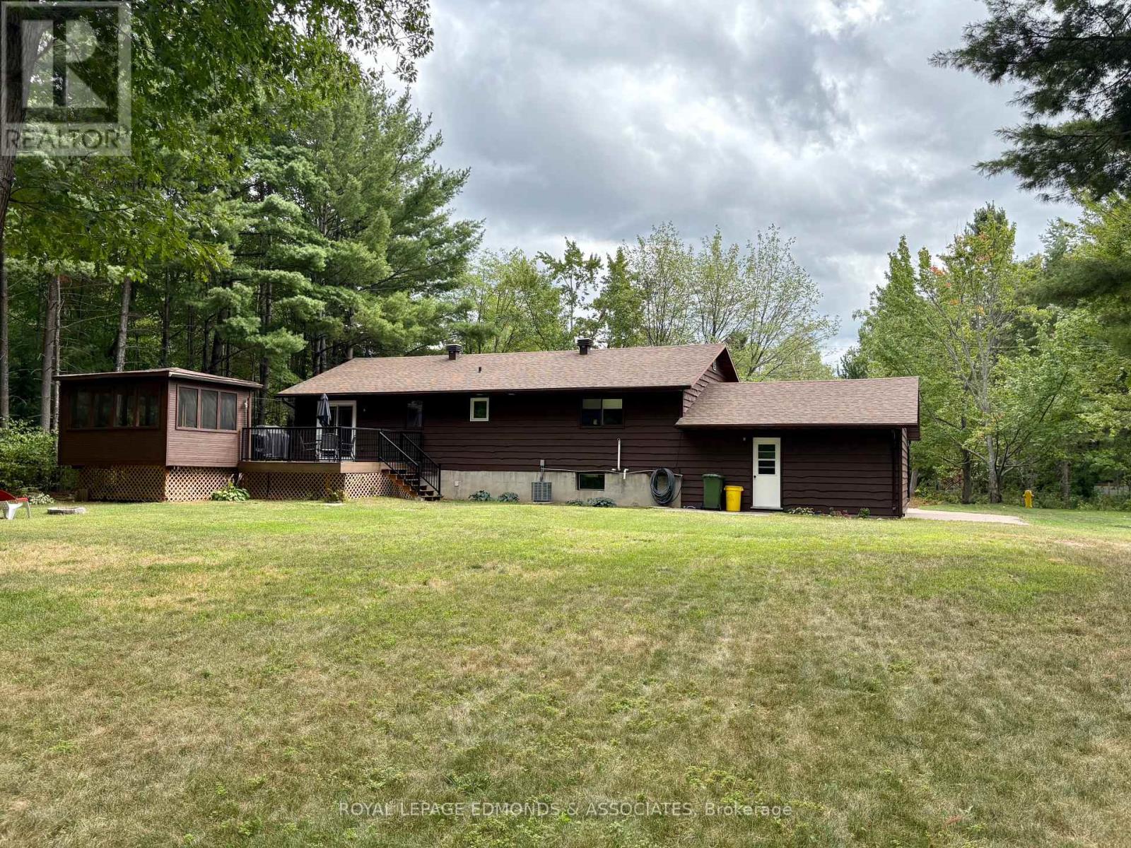 19 Selley Street, Petawawa, Ontario  K8H 3G9 - Photo 44 - X12355602
