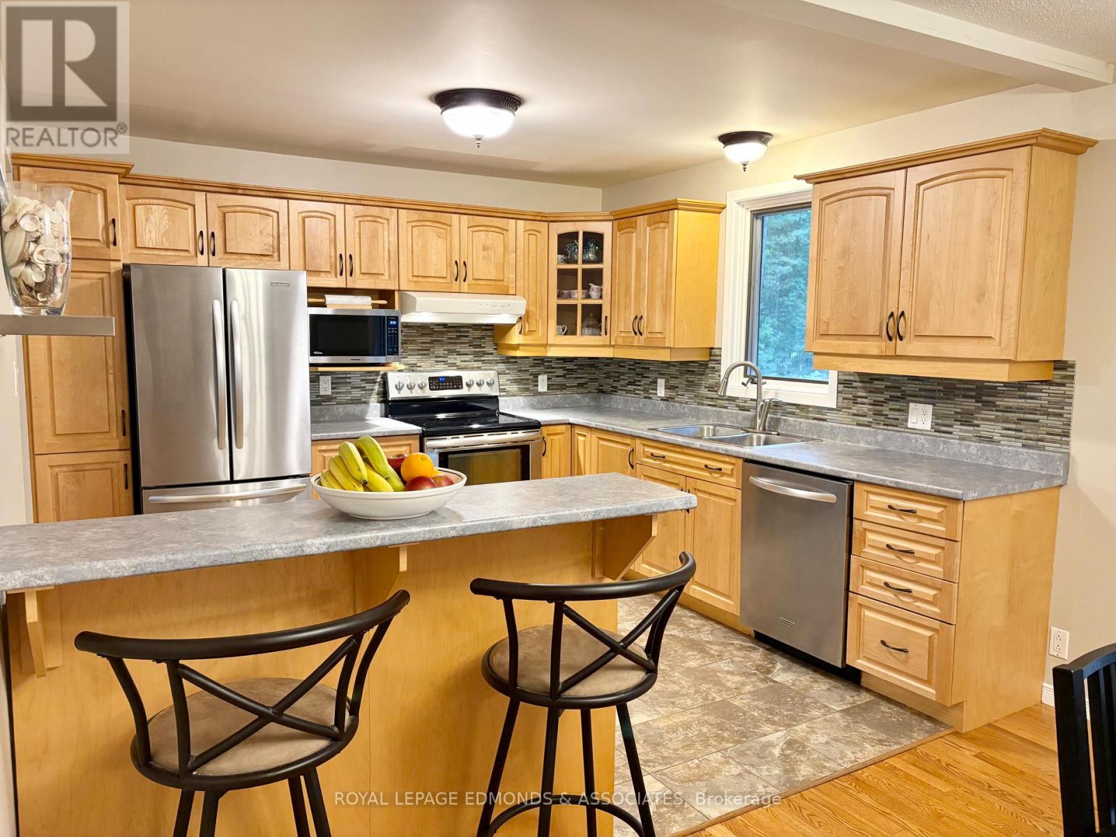 19 Selley Street, Petawawa, Ontario  K8H 3G9 - Photo 7 - X12355602