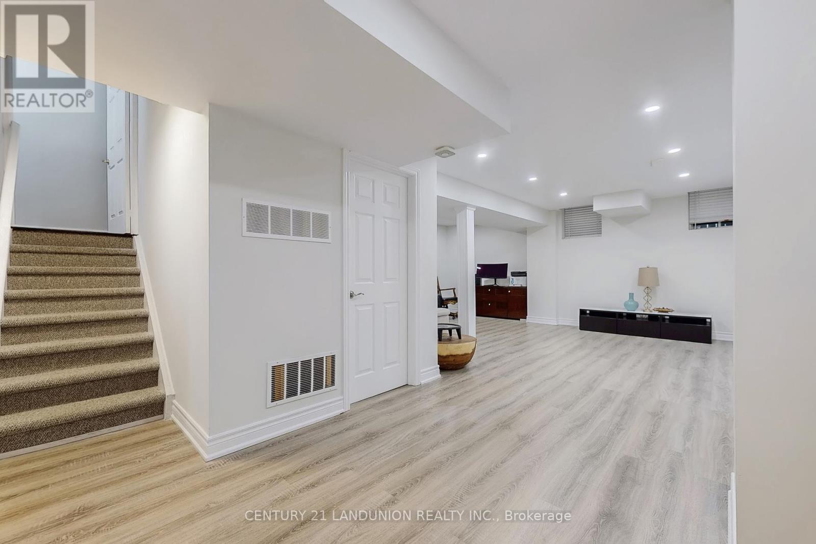 101 Gar Lehman Avenue, Whitchurch-Stouffville, Ontario  L4A 0W9 - Photo 21 - N12410181