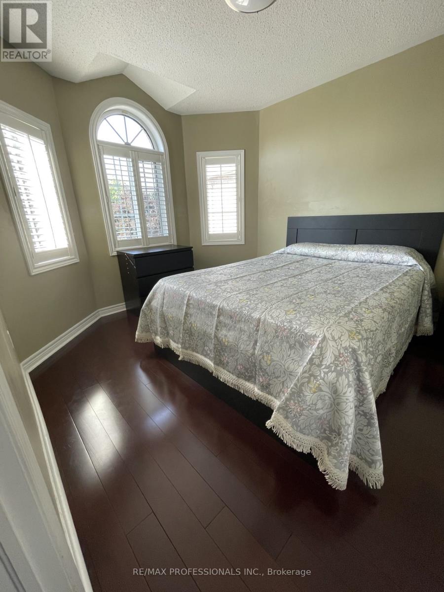 7153 Waldorf Way, Mississauga (Meadowvale Village), Ontario  L5N 7R3 - Photo 16 - W12410685