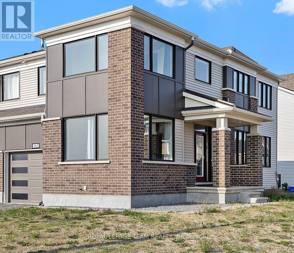 165 Yearling Circle, Ottawa, Ontario  K0A 2Z0 - Photo 2 - X12411036