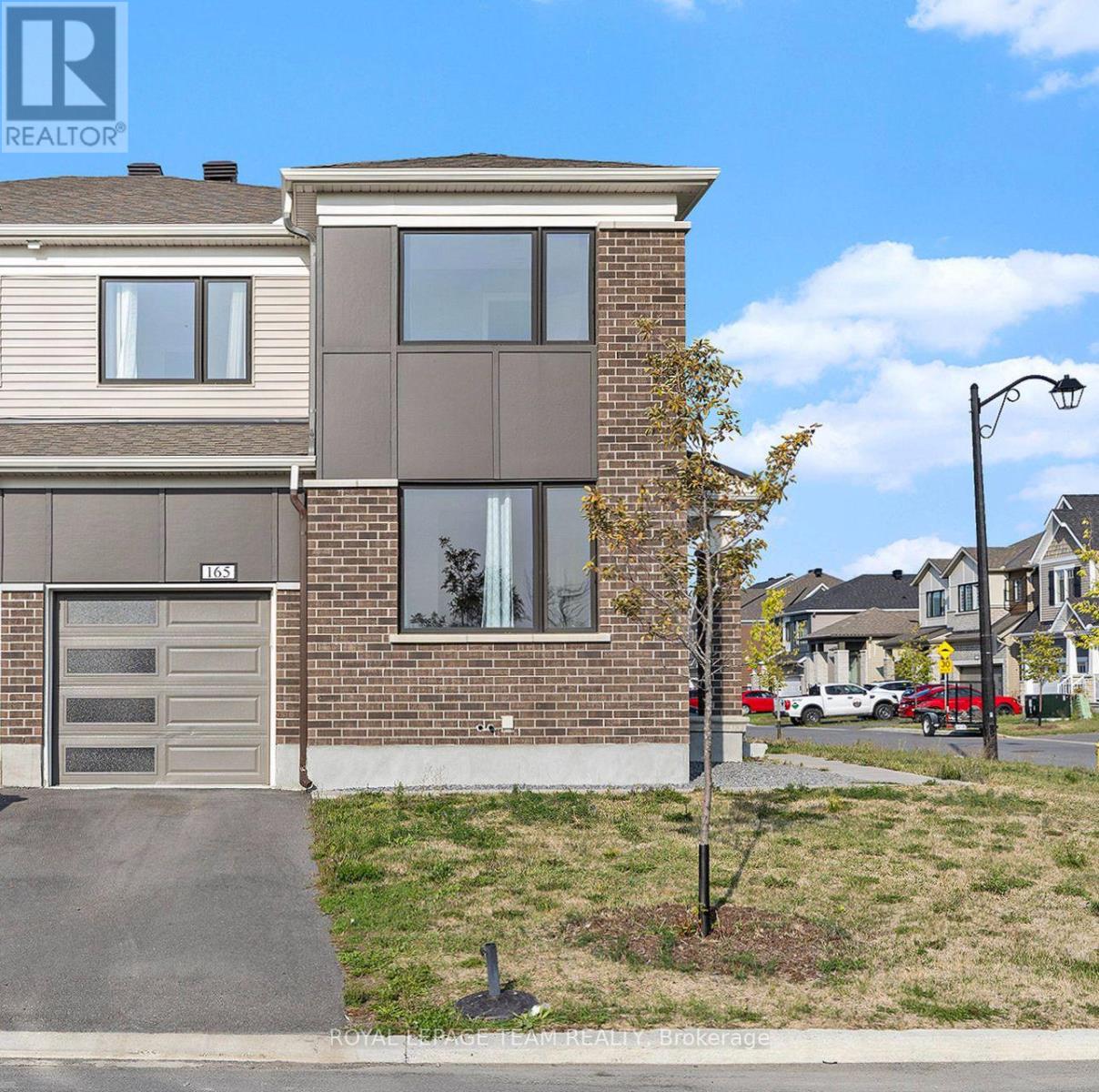 165 Yearling Circle, Ottawa, Ontario  K0A 2Z0 - Photo 3 - X12411036