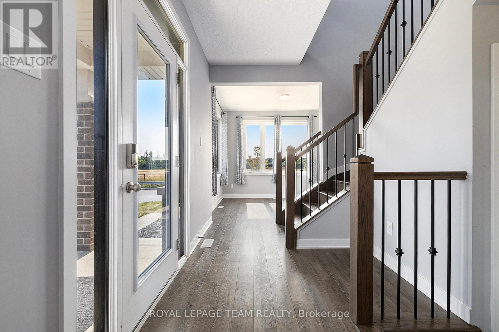 165 Yearling Circle, Ottawa, Ontario  K0A 2Z0 - Photo 4 - X12411036
