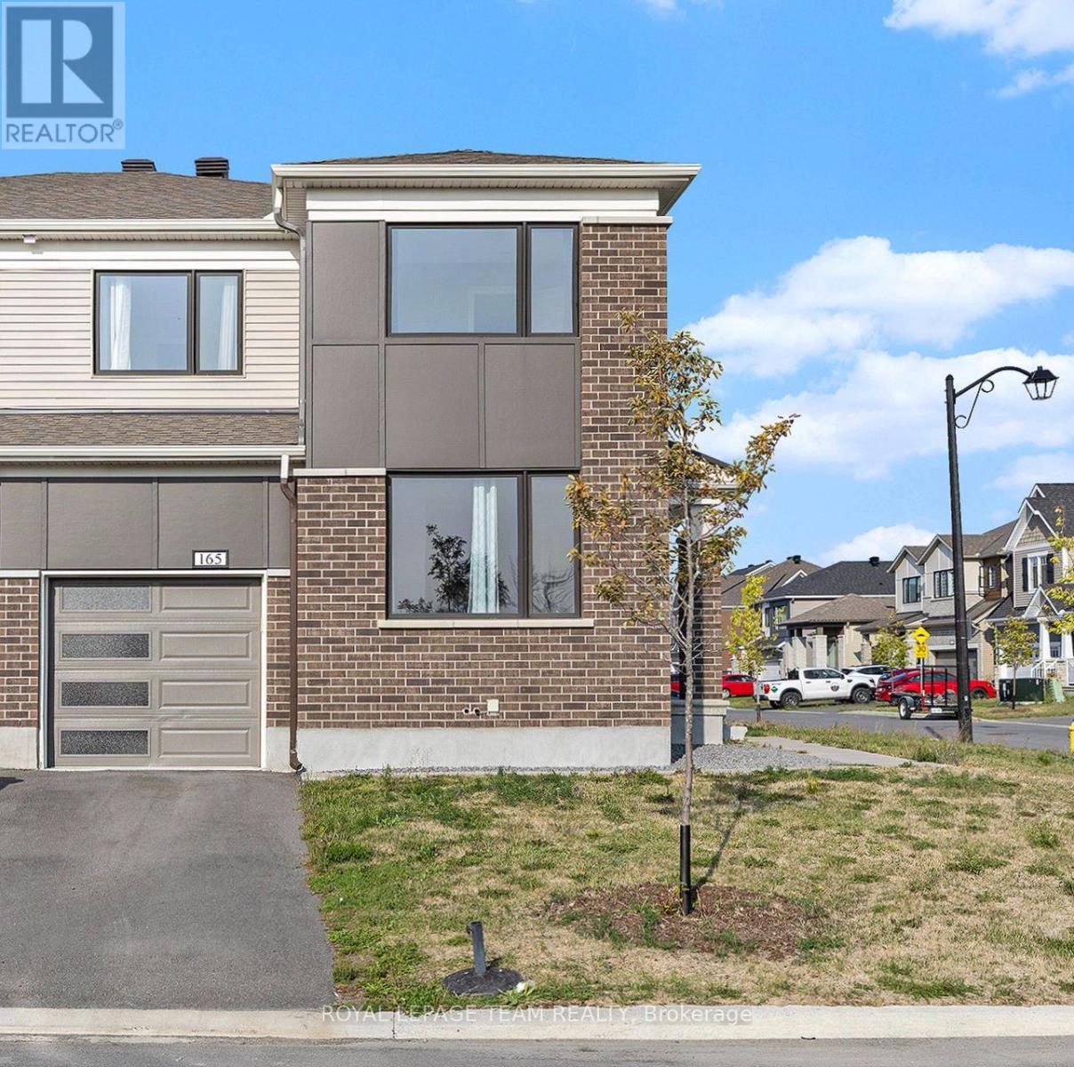 165 Yearling Circle, Ottawa, Ontario  K0A 2Z0 - Photo 3 - X12411057