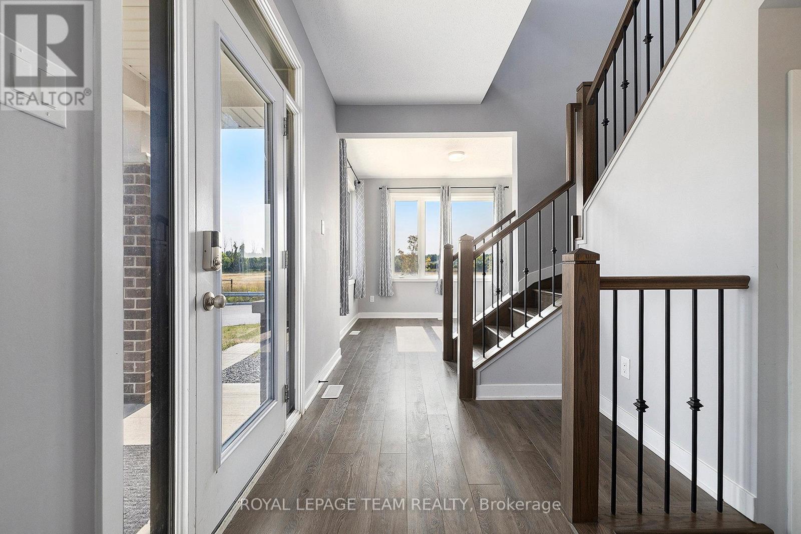 165 Yearling Circle, Ottawa, Ontario  K0A 2Z0 - Photo 4 - X12411057