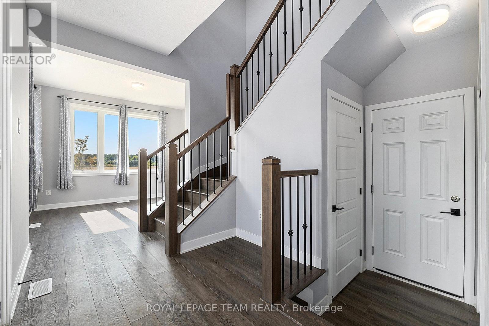 165 Yearling Circle, Ottawa, Ontario  K0A 2Z0 - Photo 5 - X12411057