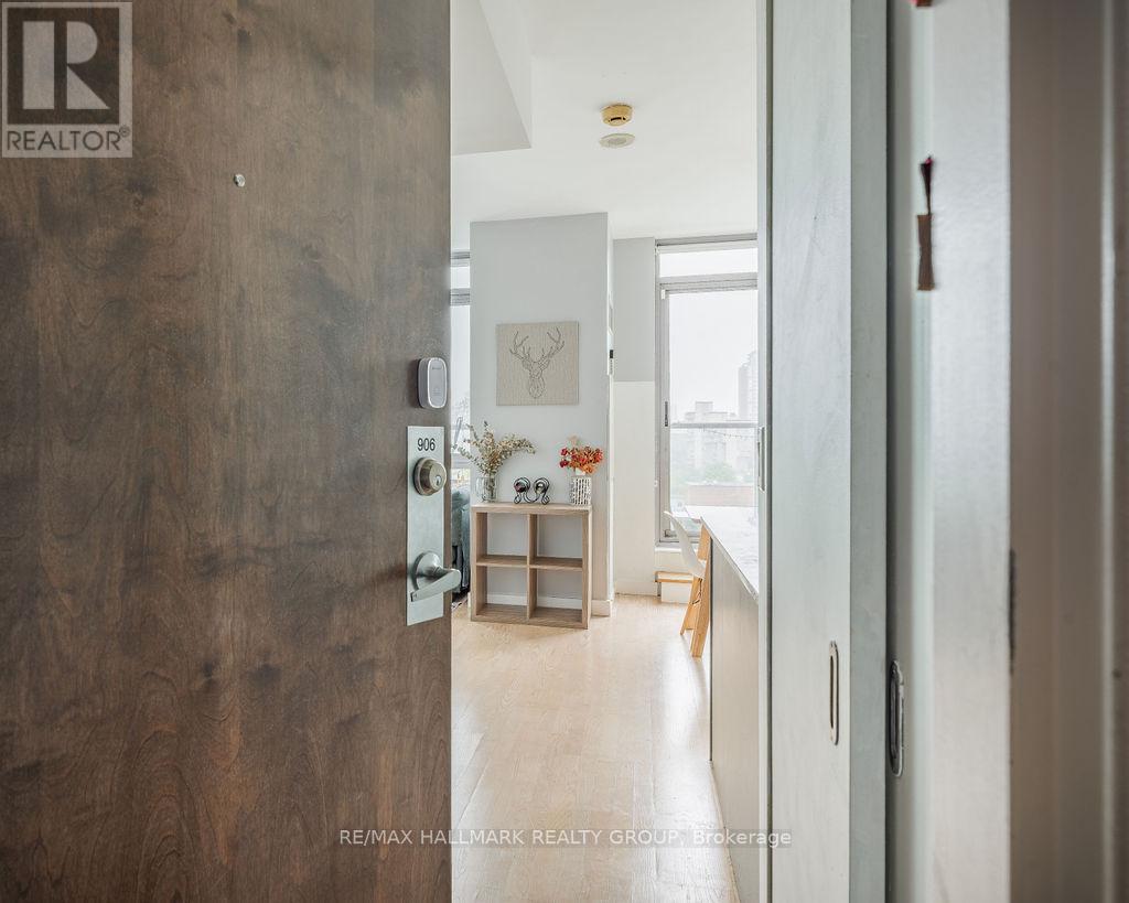 906 - 383 Cumberland Street, Ottawa, Ontario  K1N 1J7 - Photo 3 - X12411070