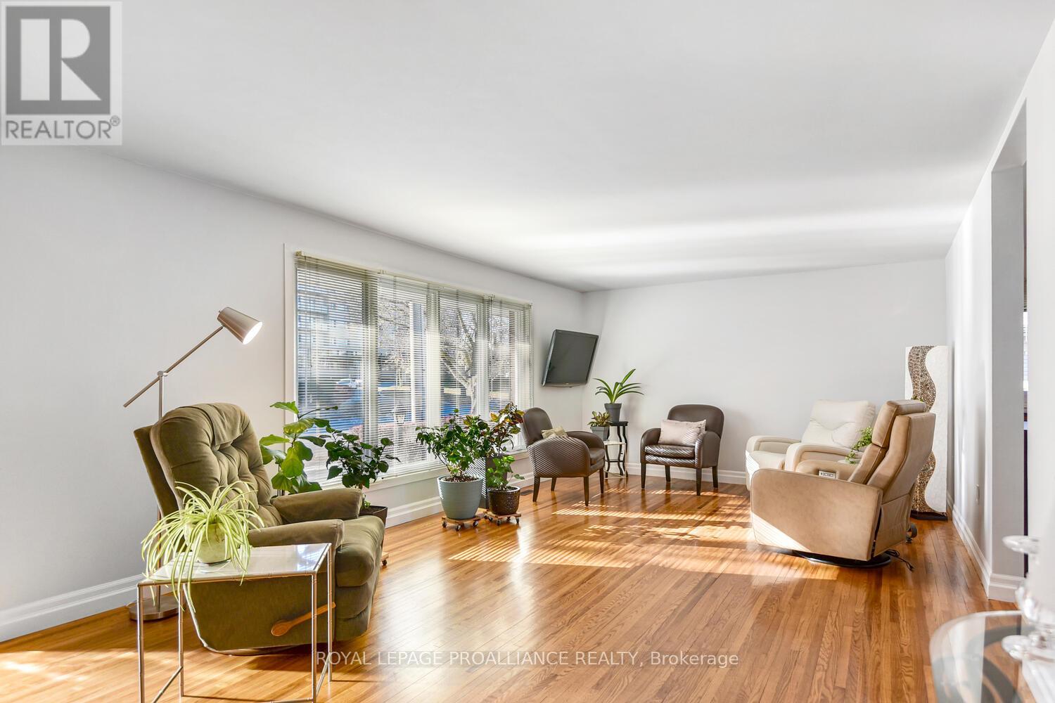89 Stewart Boulevard, Brockville, Ontario  K6V 4W2 - Photo 5 - X12411067