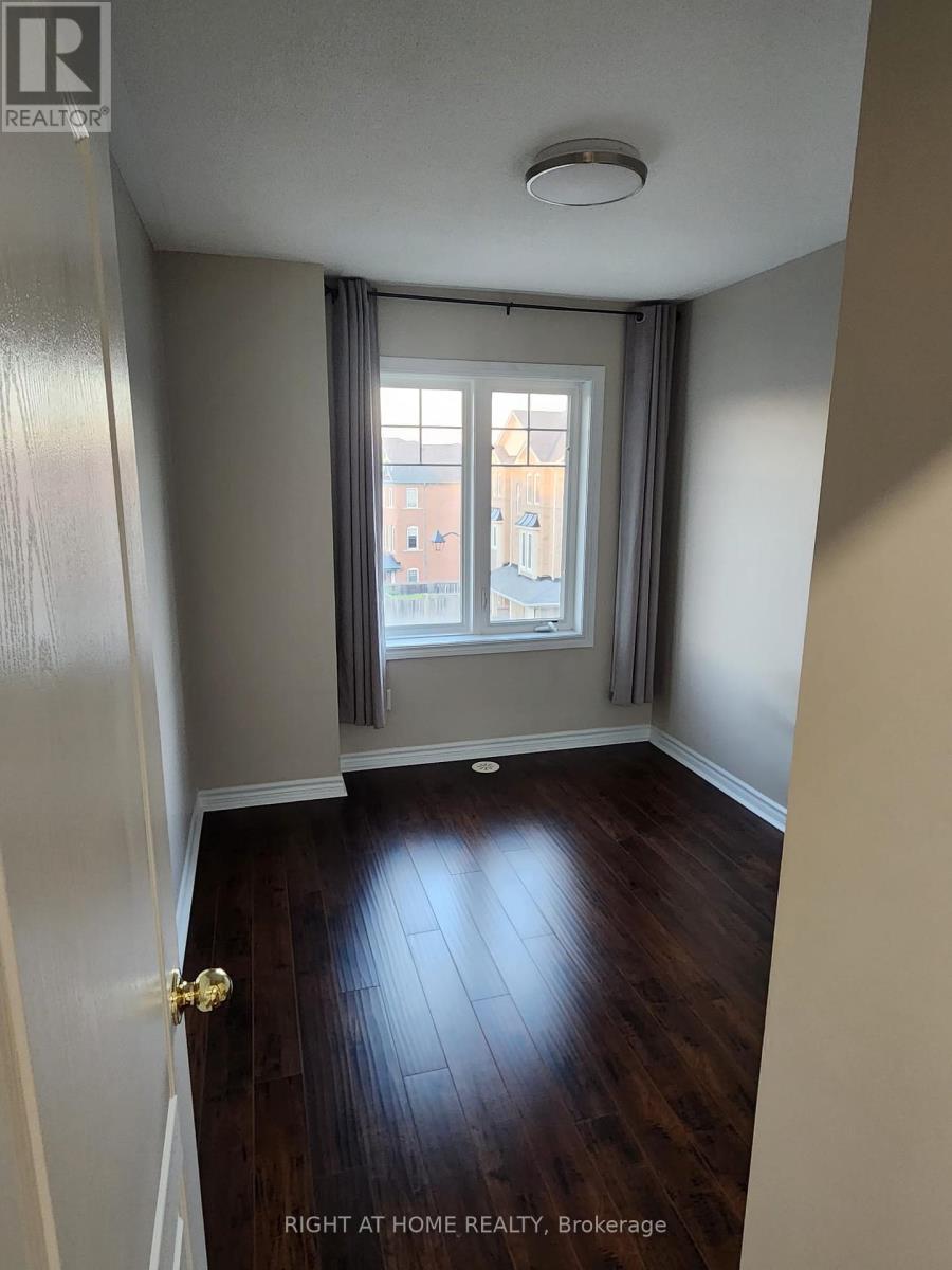 60 New Pines Trail New Pines Trail, Brampton, Ontario  L6Z 0B4 - Photo 10 - W12411055
