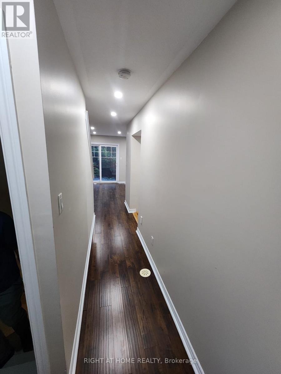 60 New Pines Trail New Pines Trail, Brampton, Ontario  L6Z 0B4 - Photo 11 - W12411055