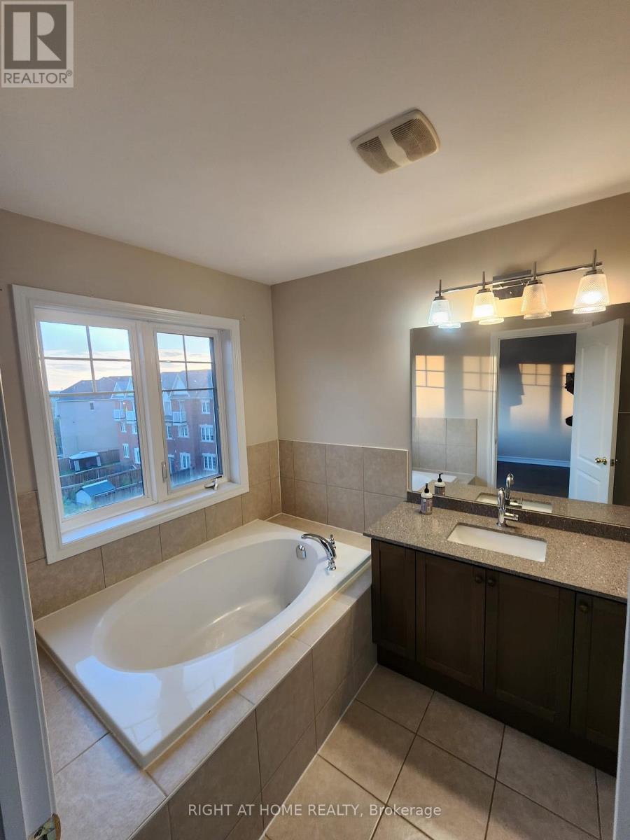 60 New Pines Trail New Pines Trail, Brampton, Ontario  L6Z 0B4 - Photo 15 - W12411055