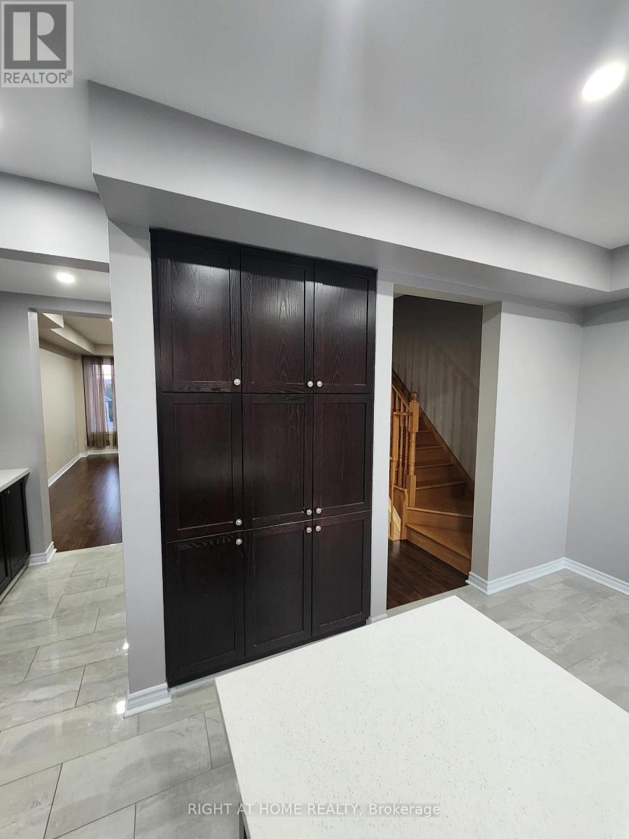 60 New Pines Trail New Pines Trail, Brampton, Ontario  L6Z 0B4 - Photo 20 - W12411055