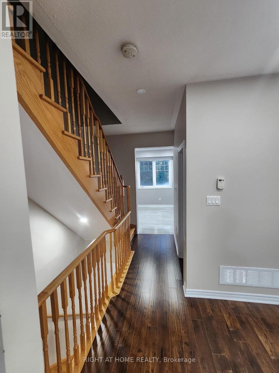 60 New Pines Trail New Pines Trail, Brampton, Ontario  L6Z 0B4 - Photo 7 - W12411055