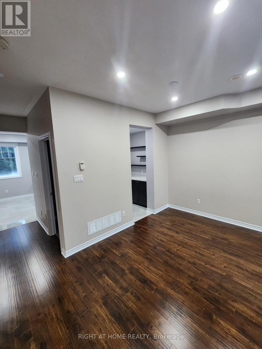 60 New Pines Trail New Pines Trail, Brampton, Ontario  L6Z 0B4 - Photo 8 - W12411055