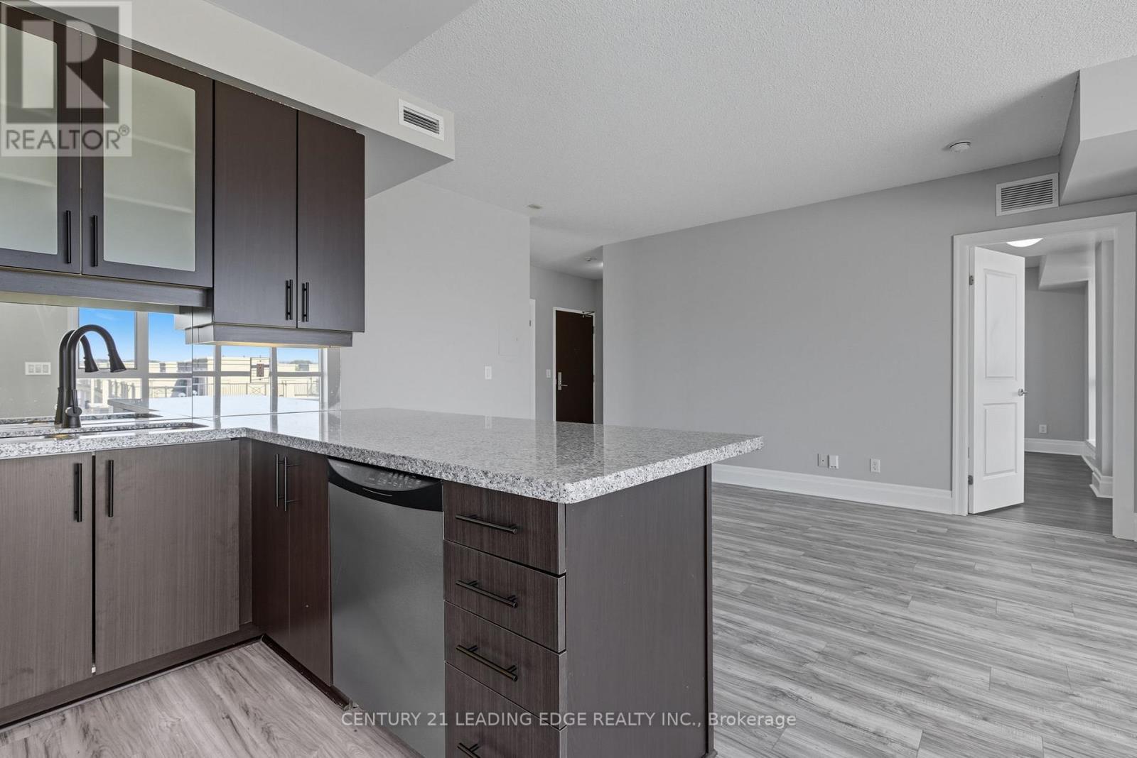 505 - 21 Upper Duke Crescent, Markham, Ontario  L6G 0B7 - Photo 5 - N12408525
