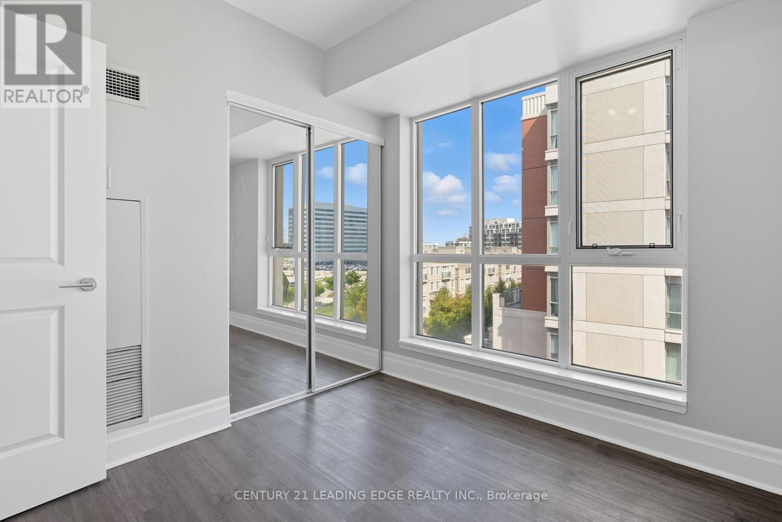 505 - 21 Upper Duke Crescent, Markham, Ontario  L6G 0B7 - Photo 10 - N12408525