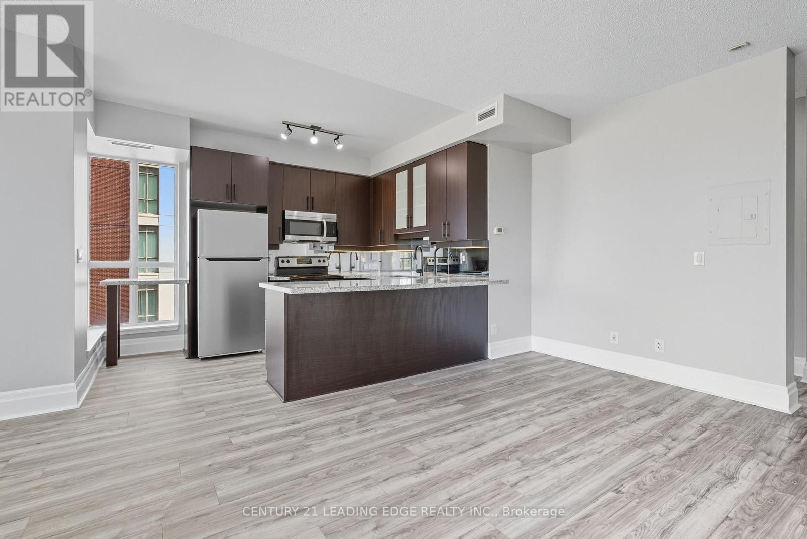 505 - 21 Upper Duke Crescent, Markham, Ontario  L6G 0B7 - Photo 4 - N12408525