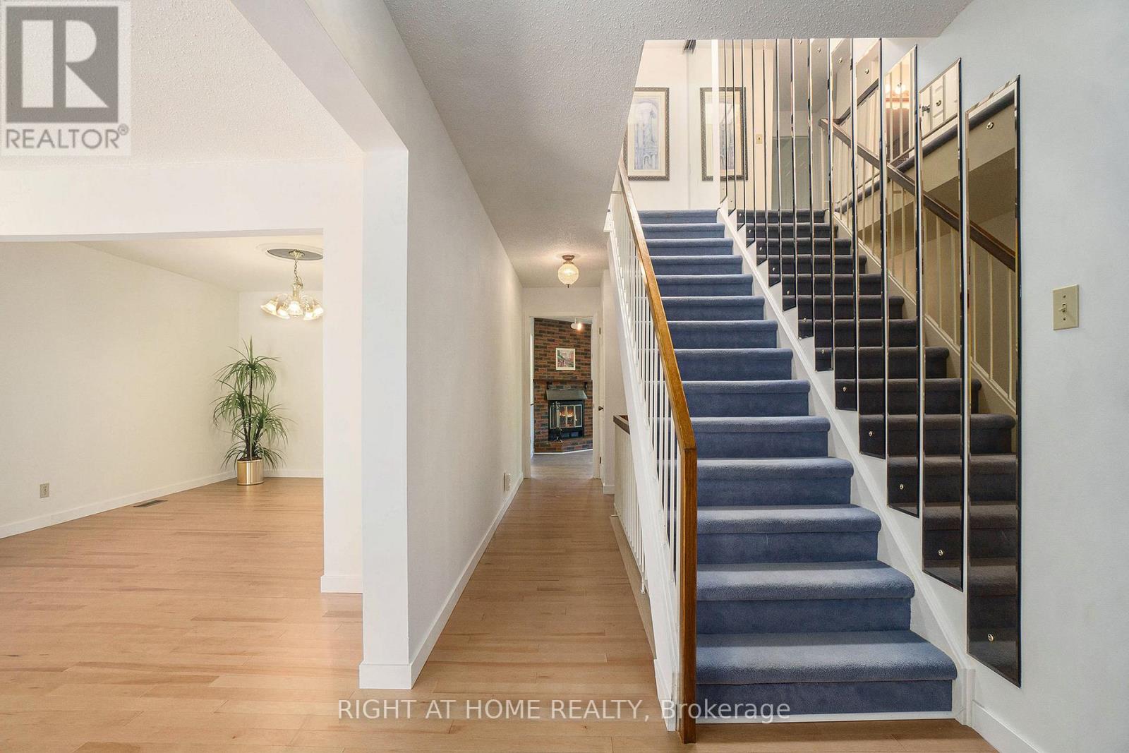 82 Nestow Drive, Ottawa, Ontario  K2G 4L8 - Photo 3 - X12411082