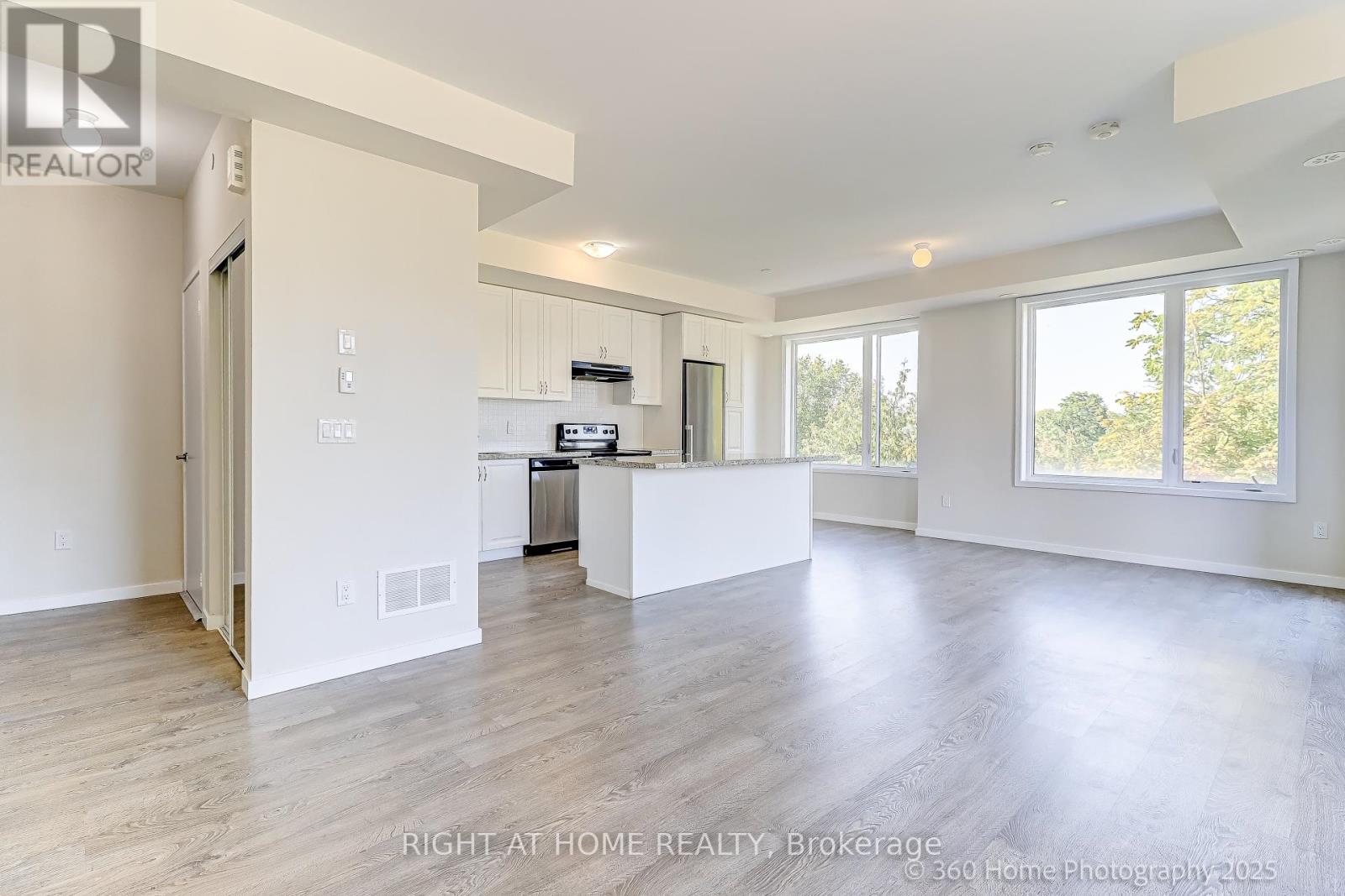 28 - 200 Alex Gardner Circle, Aurora, Ontario  L4G 3G5 - Photo 4 - N12411081