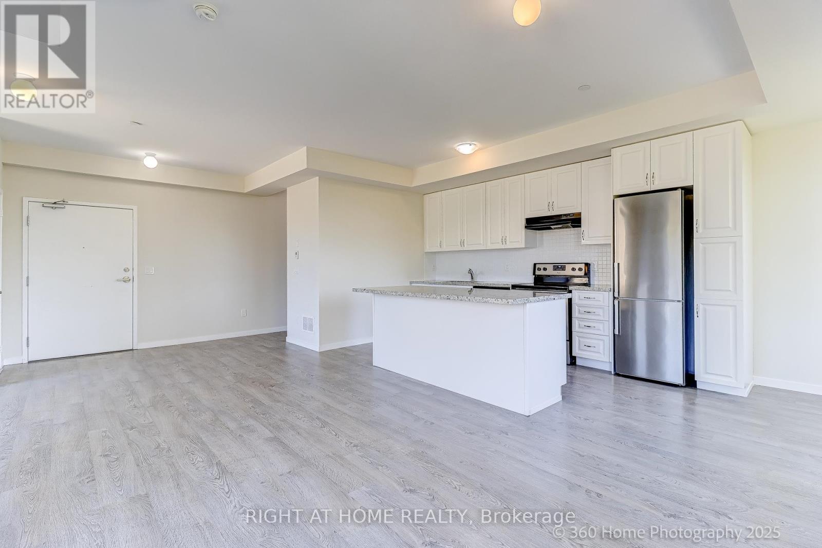 28 - 200 Alex Gardner Circle, Aurora, Ontario  L4G 3G5 - Photo 6 - N12411081