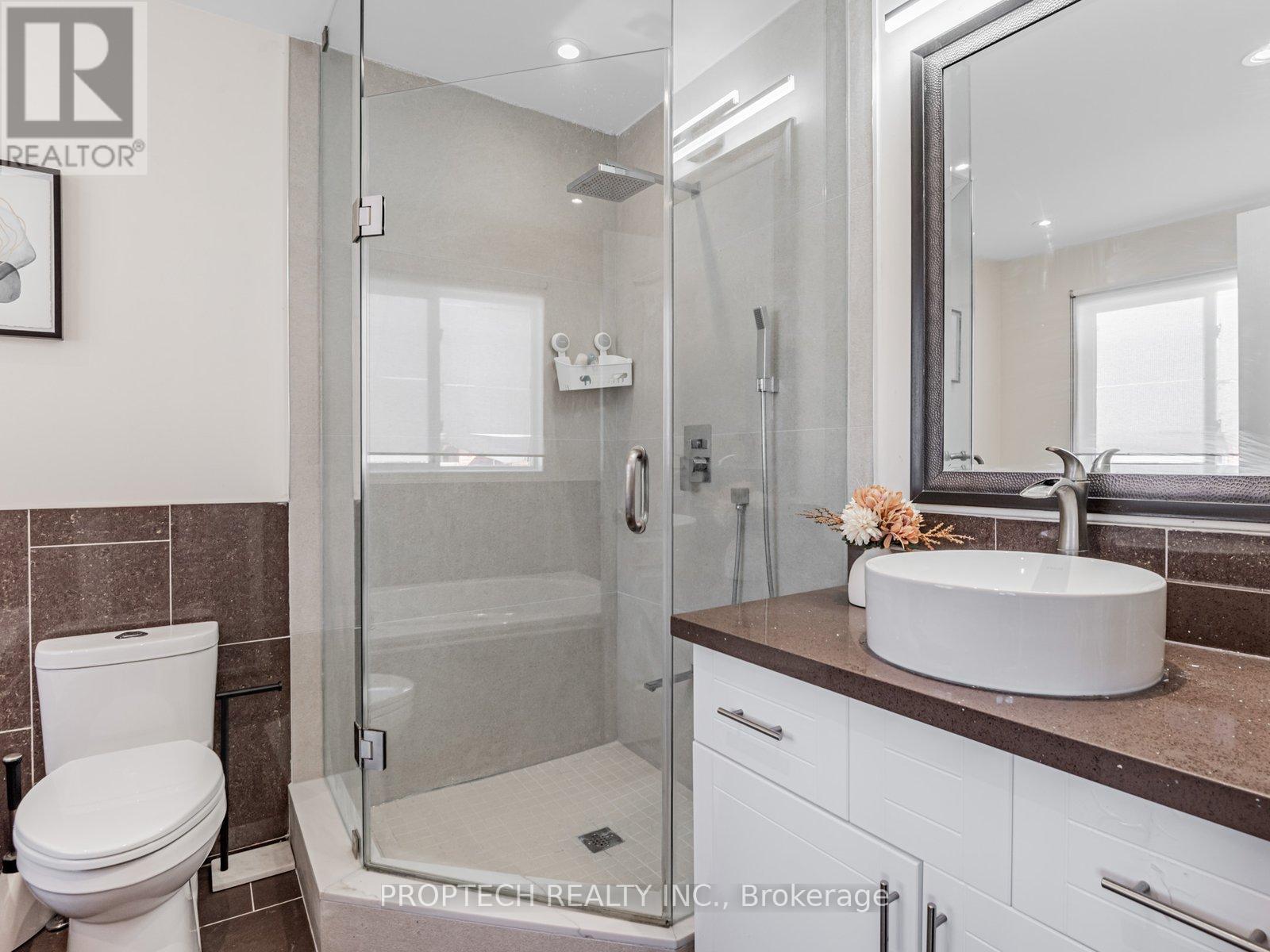 16 Colchester Street, Markham, Ontario  L6B 1K4 - Photo 14 - N12411090